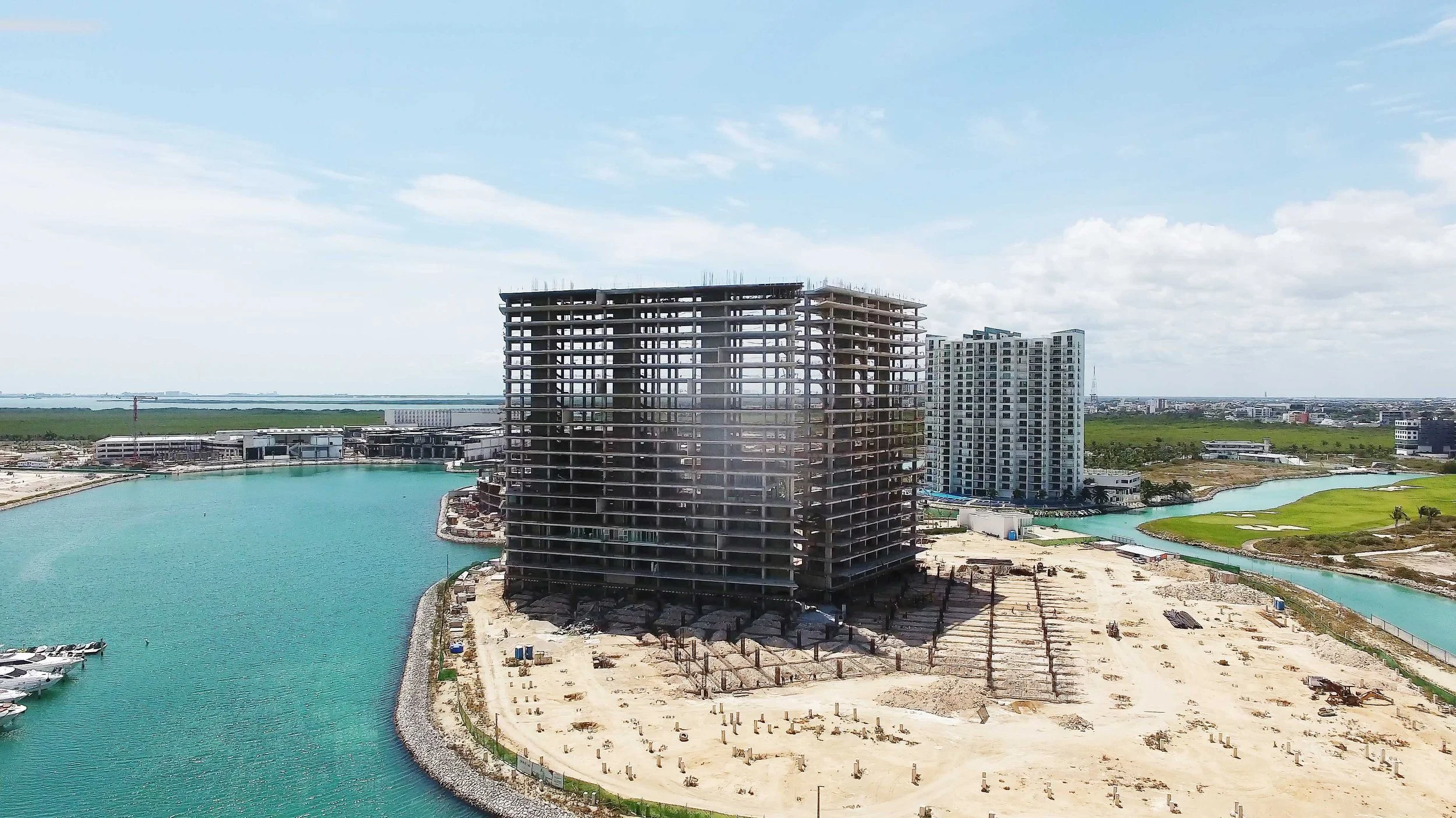 Elite Residences <p class="sqsrte-small" style="font-size:0.6em">Cancún</p>