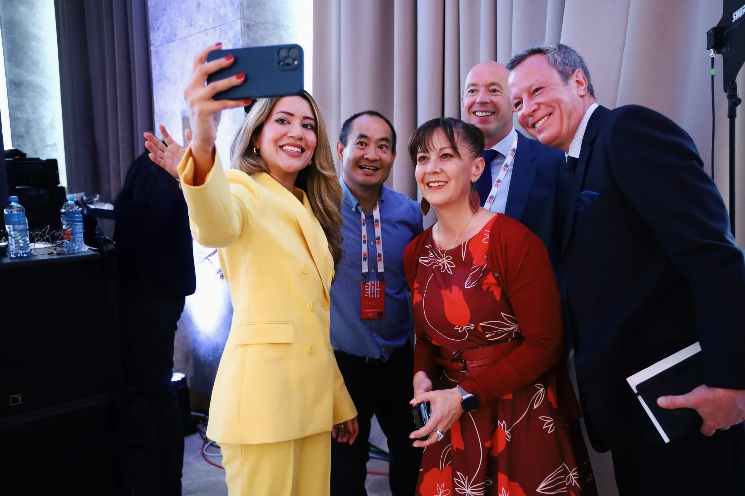 Mariam Zaidi taking a selfie with panellists at the Shusha Global Media Forum