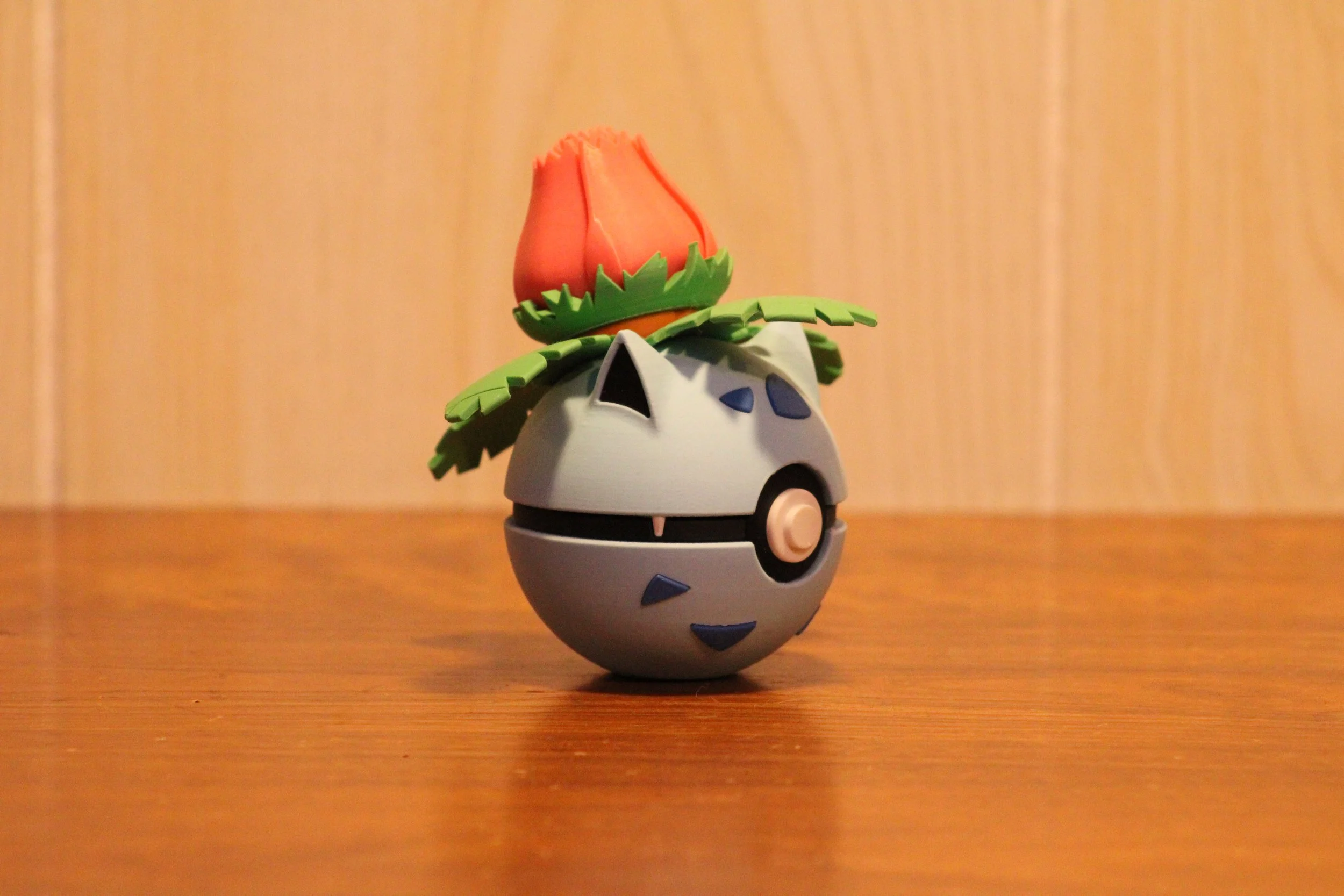 #0002 - Ivysaur inspired Pokéball Collectable