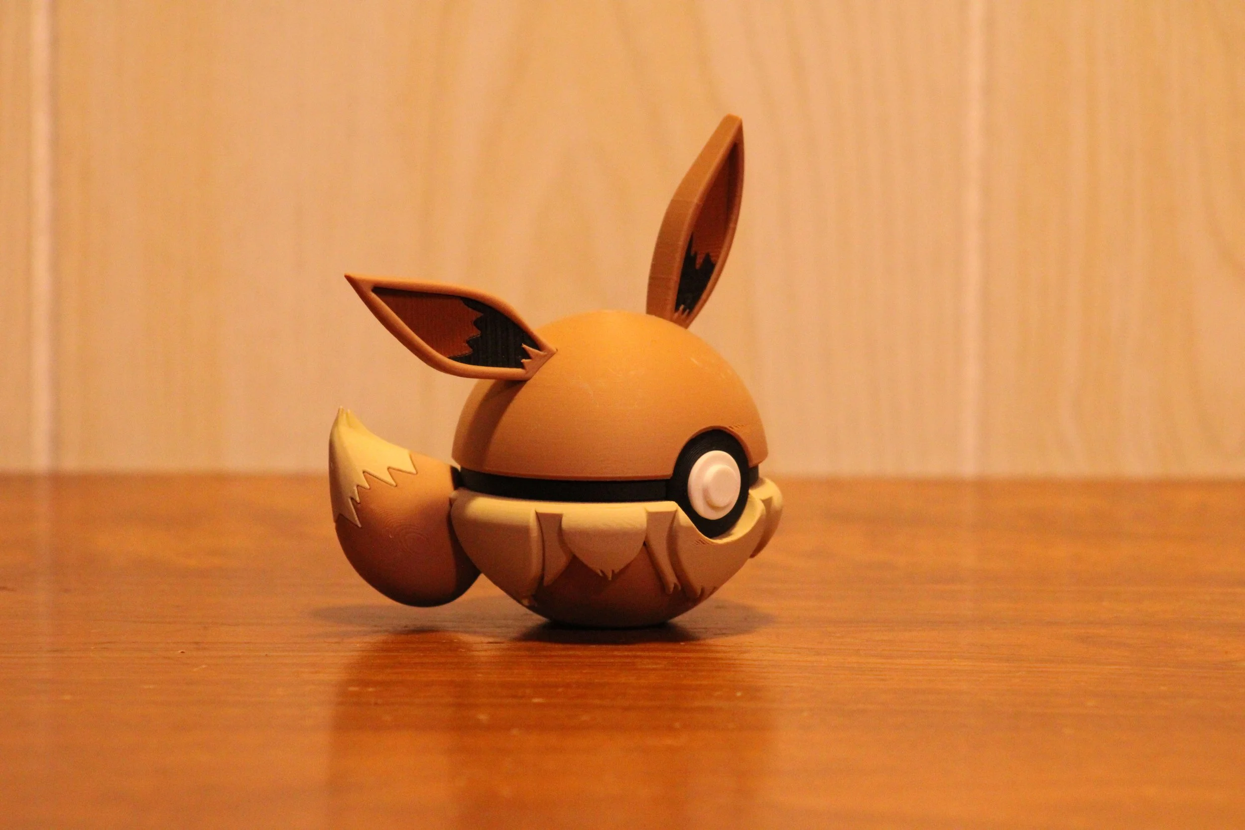 #0133 - Eevee inspired Pokéball Collectable