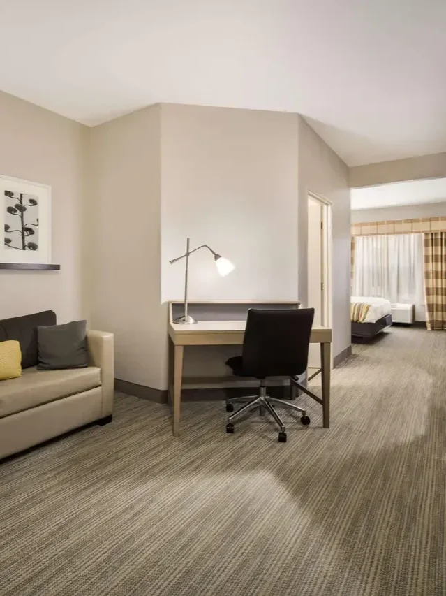 IL719SuitesSpecialtyRooms1_1.webp