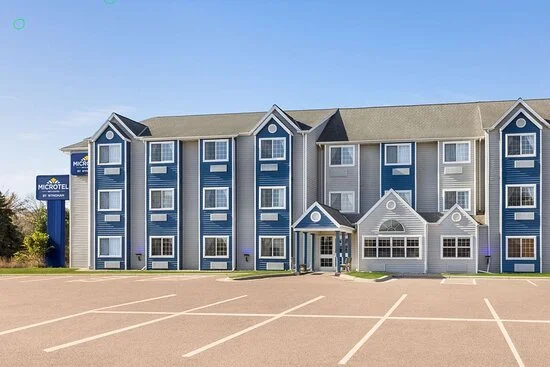 <span style="display:inline-block; line-height:1; font-size:12.5px;"> Microtel Inn &amp;amp;<br> Suites by Wyndham <b>New Ulm, MN</b> </span>