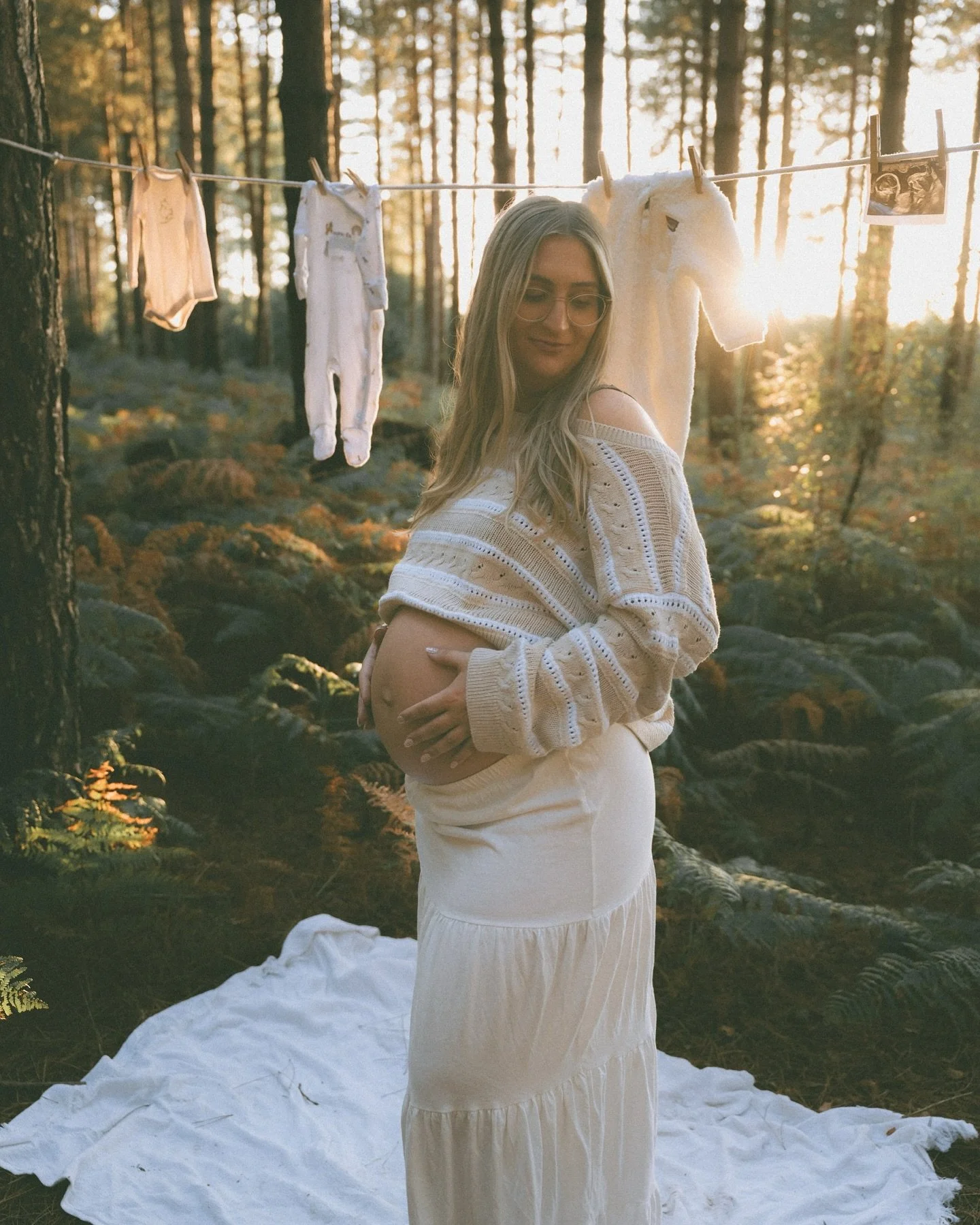Golden hour after a thunder and rainstorm? YES PLEASE. When I got the inspo from Lottie I knew we were going to have so much creating this maternity session!  I say this every time but I feel so lucky to be able to witness Mother Nature and capture t
