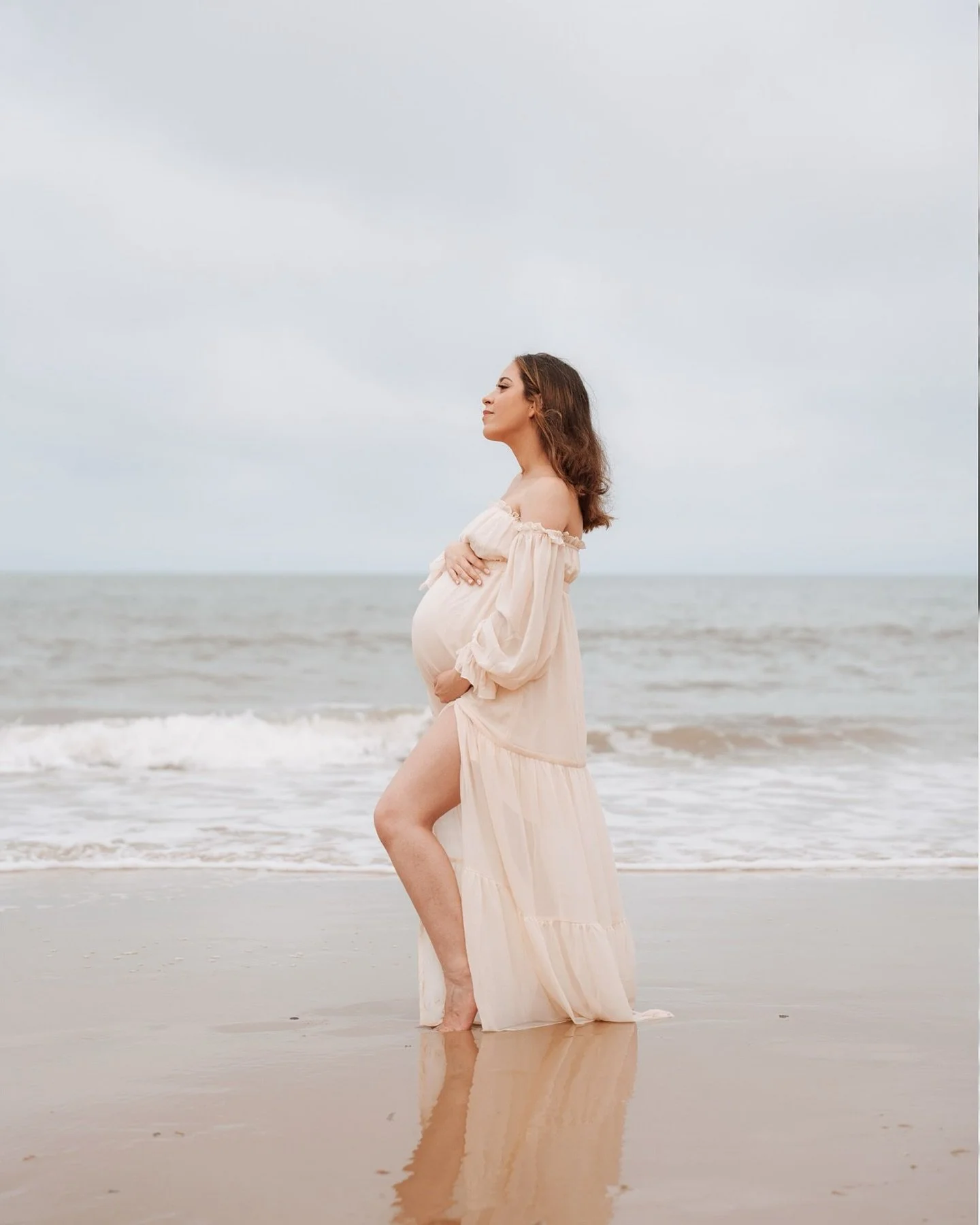 Every session is so personal to me, I truly love hearing your stories.
This one touched my heart deeply, as my beautiful mama-to-be chose to include her own mom in her maternity session 🤍

Moments like these are everything. I adore my clients and al