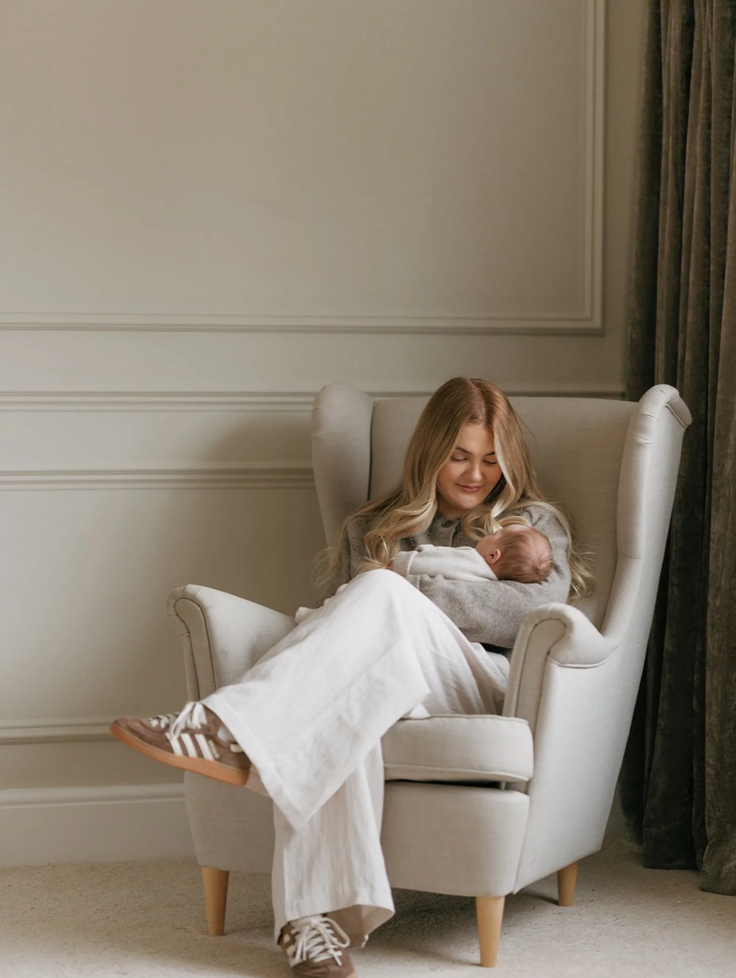 Welcome to the world 🤍

Gorgeous newborn session at my studio lapping up all those little details that go by way too quick! 🤍