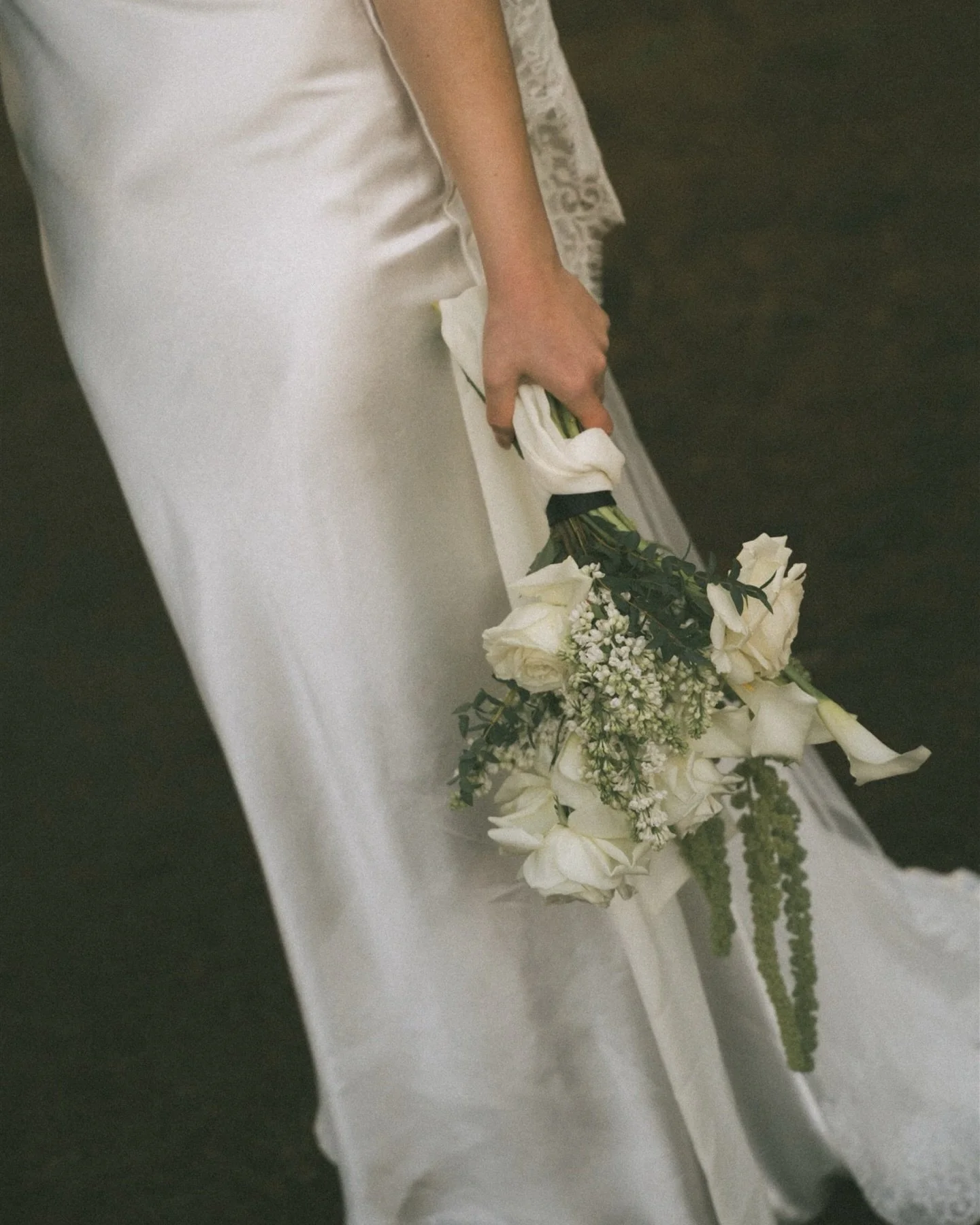 Happy Monday and the sun is out!! 🤍✨

Still loving on this styled shoot

Photographer // @laurenelise_photos 
Styling &amp; concept // @framebymichaelaainger 
Make Up Artist // @radiancebyhollie 
Flowers // @elizabethstheflorists 
Models // @sophia.