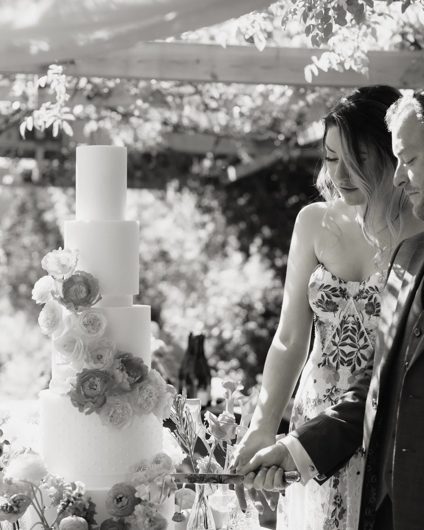 Seeing all the bright colours have me excited for spring 🤍✨

Workshop // @fearlessfireflies 
Hosts // @ariennejonas and
@konjo_photo_film
Venue // @chaucerbarn
Photographer // @laurenelise_photos
Bride &amp; Groom // @nakita_sparkles and
obriencp199