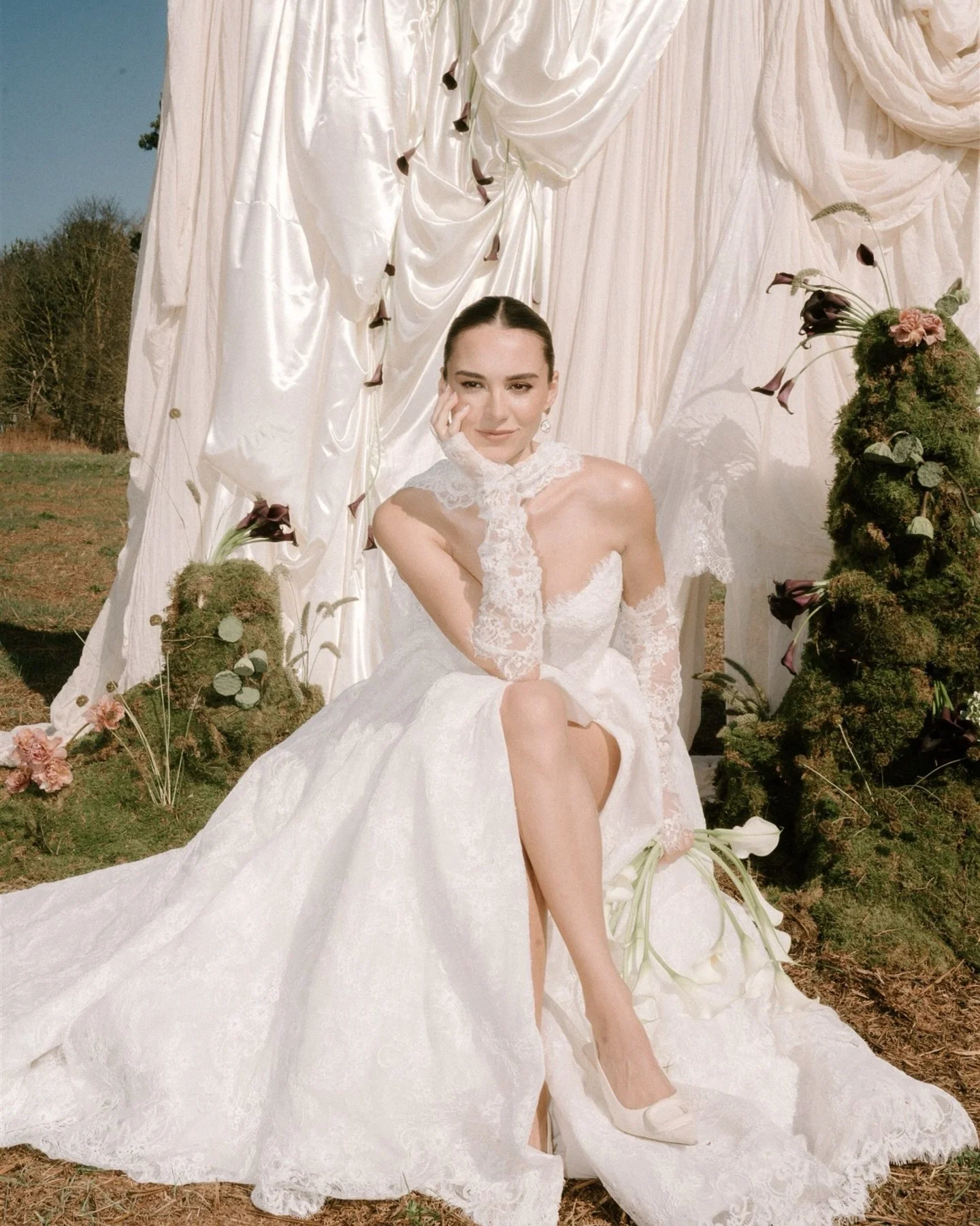 Editorial moment for the gorgeous Daisy and Josh from this weeks insanely gorgeous workshops! 

Workshop Host @sharoncudworthphotography
Workshop @the_edit_workshops
Prep &amp; On-the-Day Coordinator @weddingswithparris
Venue @butleypriory
Floral Des