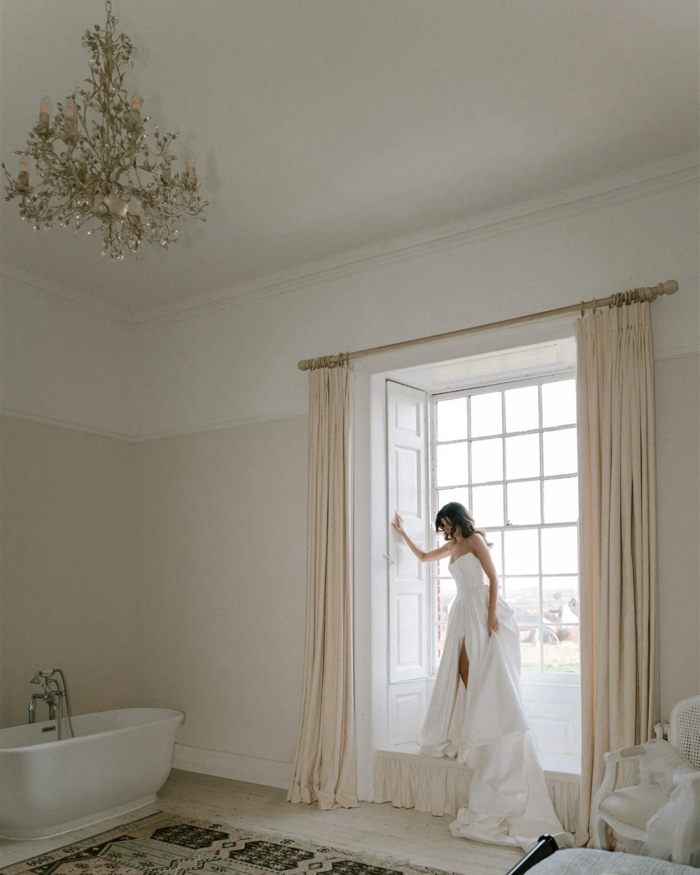 I&rsquo;m always drawn to weddings that feel both romantic and intentional, where every detail contributes to the story.

The styling of this workshop was incredible, so make sure to save for your wedding ( I know I got some inspo for my own!) 

Work