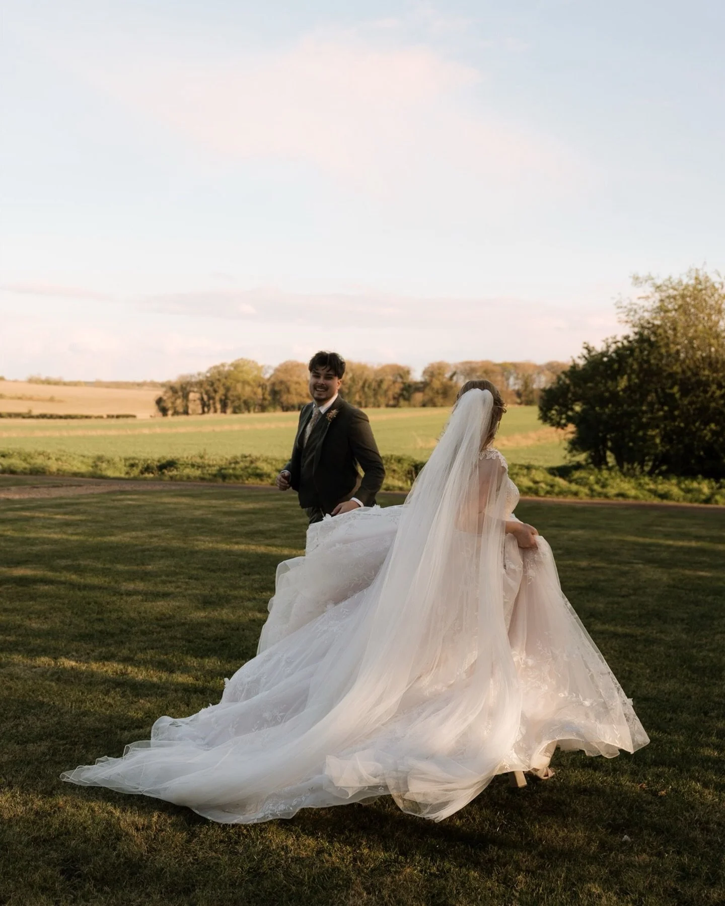 Mr &amp; Mrs Davis ✨🥂

Such a gorgeous wedding day celebrating these two and what a hoot we had! This is the sort of energy I just love! Why I love celebrating LOVE 👏🏽🤍
