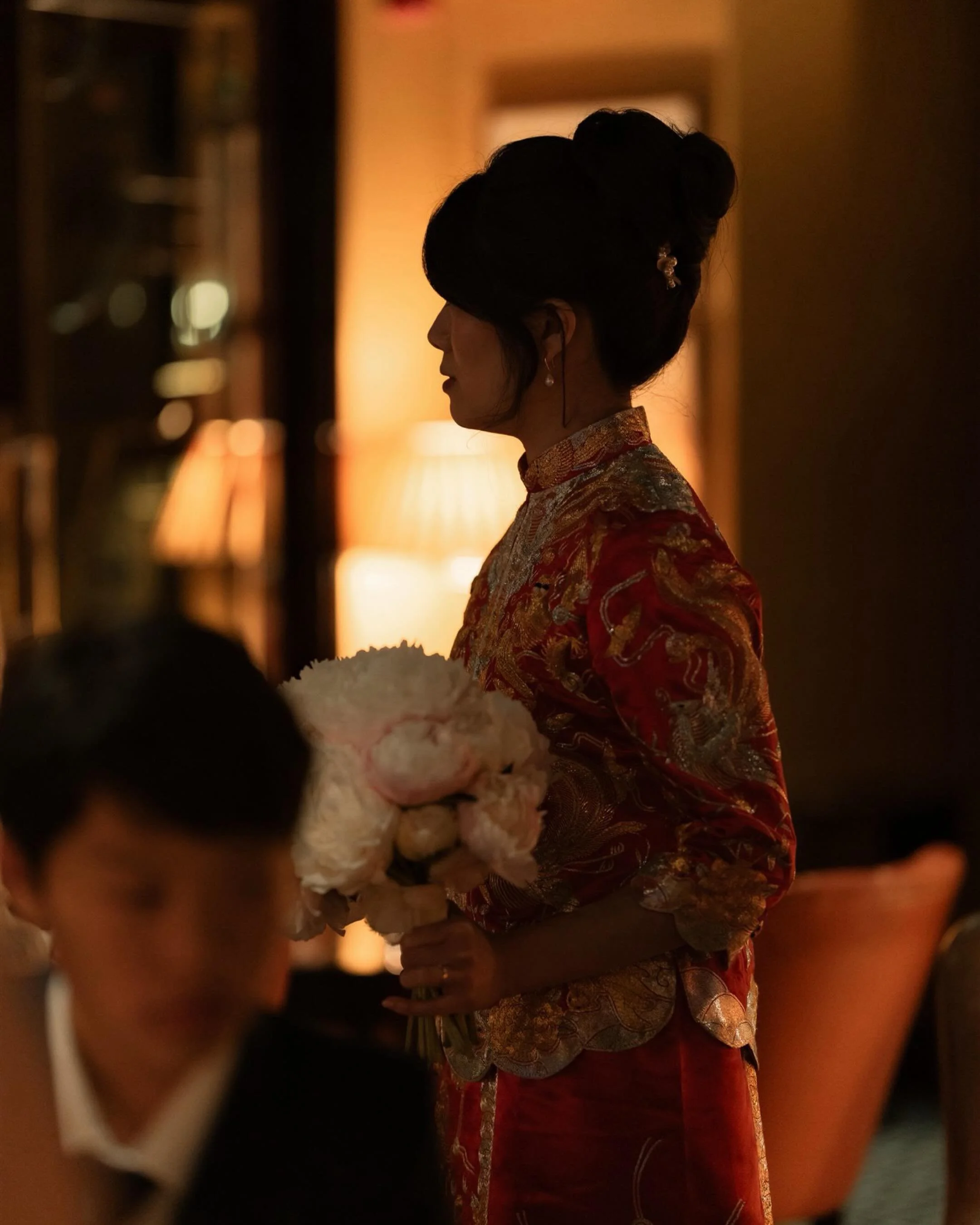 Chinese wedding celebrations at @chinatanglondon and @thedorchester 🤍✨ 

An evening filled with elegance, tradition, and the most beautiful atmosphere from beginning to end. 

From the rich red details to the intimate moments shared with family and 