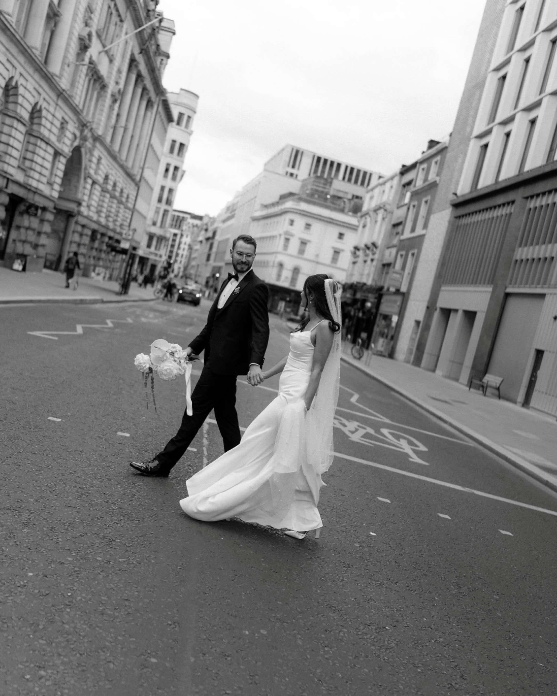 Beth &amp; Jon

Black and White edition of their Iconic London Wedding! 💒 

Relived this gallery when editing! Was so much fun and so much love! 

Dream Team
Photography: @laurenelise_photos
Venue: @southplacehotel
DJ: @Withthegirliesagency
Tan Arti
