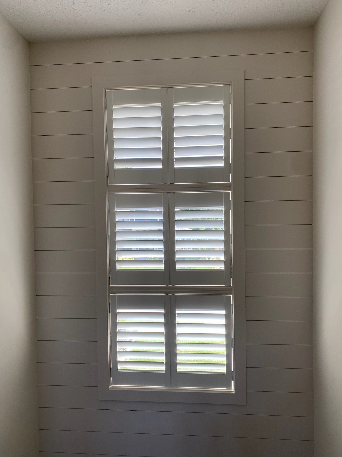 A little upgrade that changes everything.
Custom shutters for a clean, timeless look 🤍
ㅤ
Tap the link in our bio to start your project.
ㅤ
#andersonblinds #interiordesign #windowtreatments