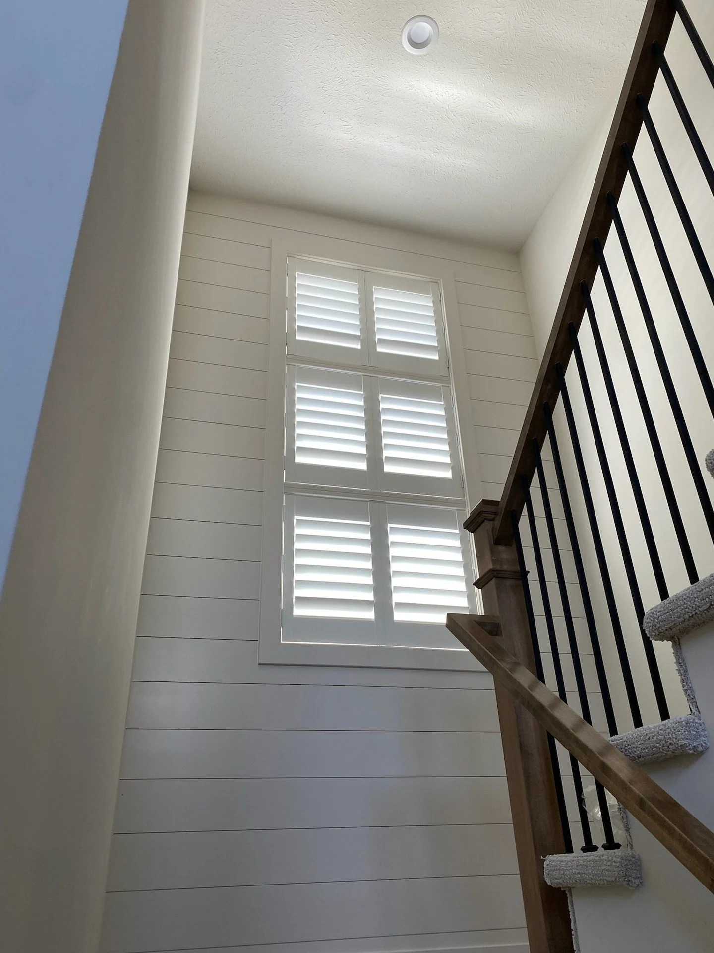 Omaha, NE | Custom Wood Shutters ☀️
ㅤ
Elevate your view with Anderson Blinds, Shades, &amp; Shutters, just like this beautiful installation.
ㅤ
DM us or visit our link in bio to get your free quote today!
ㅤ
#OmahaNebraska #PlantationShutters #Anderson