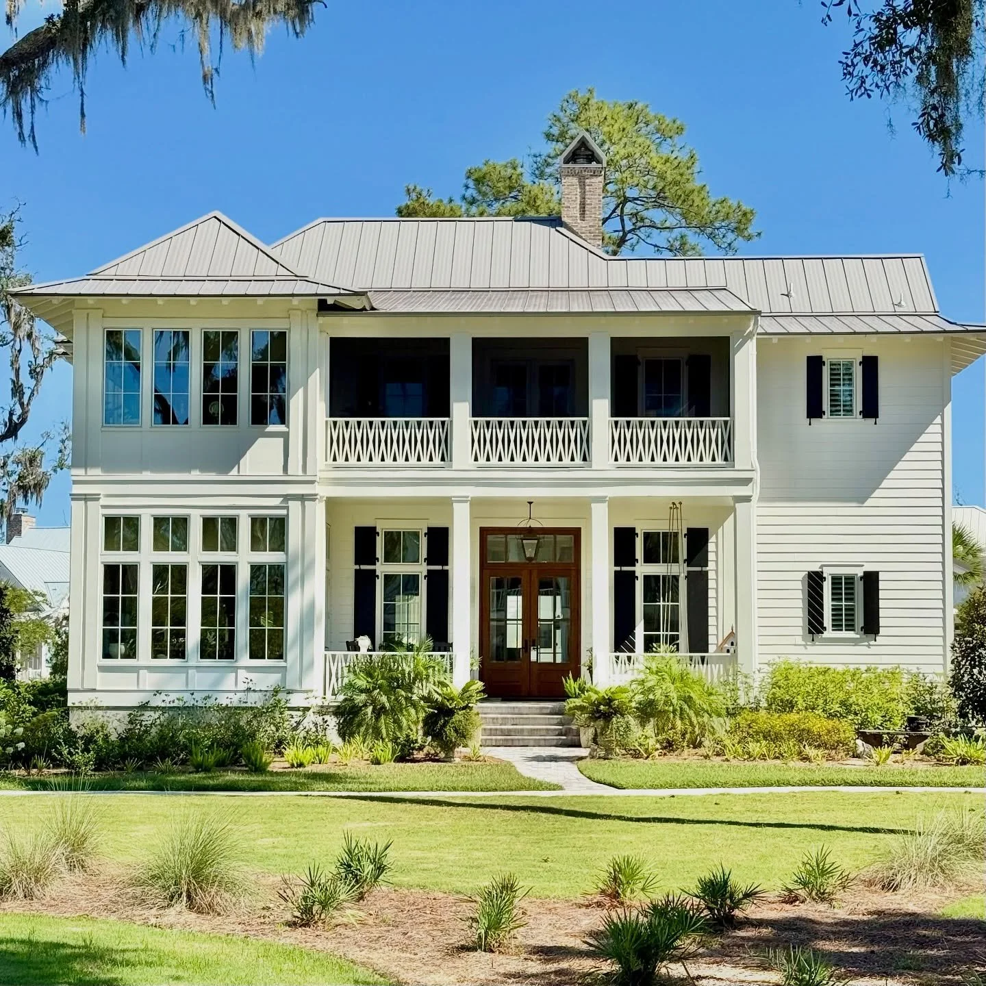 Home Spotlight - delighted to share this beauty designed by the acclaimed @tsadamsstudio (Atlanta GA). This home celebrates life on Alice Park and the resort lifestyle created within.  It's definitely not for sale, but it is one to be celebrated.
#l