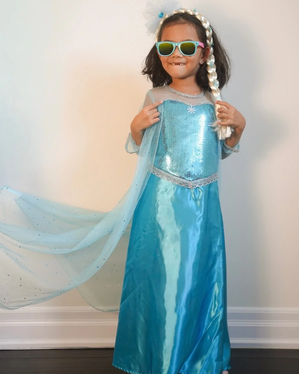❄️✨ The Snowfall Majesty Dress is ready to make Halloween magical! 💙👑

Sparkly, comfortable, and perfect for little snow queens ready to shine. ☃️

🎃 Easy for parents: quick online booking + stress-free delivery anywhere in Toronto.
Because findin