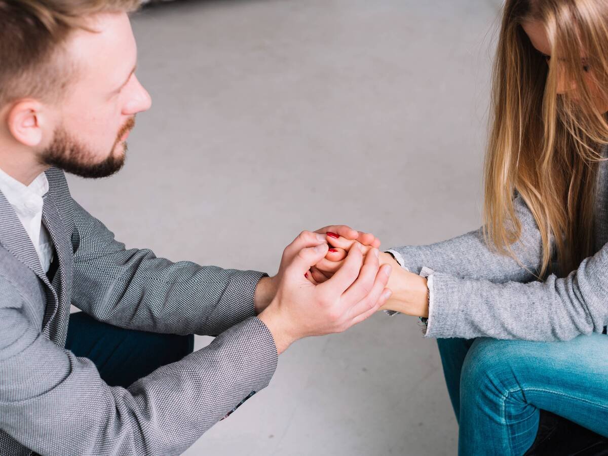 Couple reconnecting calmly after an argument, showing emotional repair
