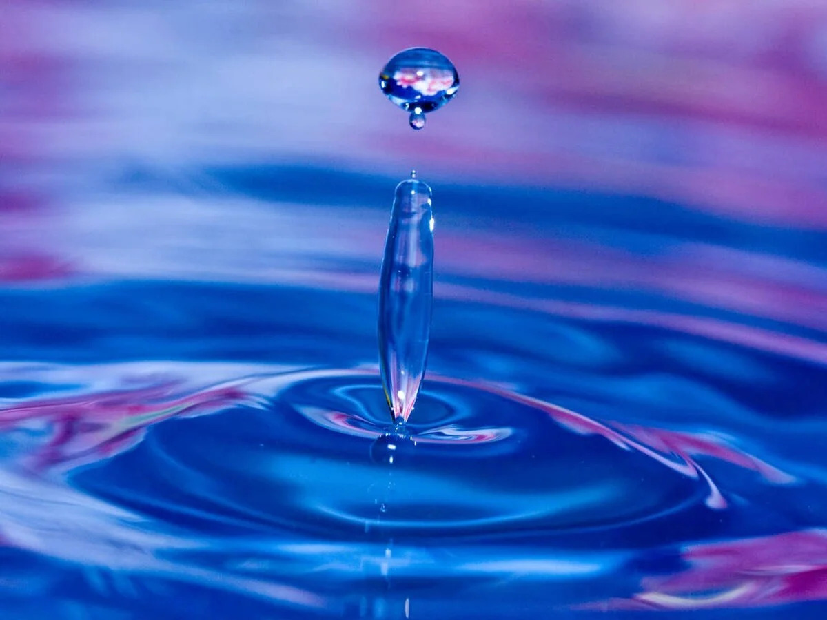 Abstract motion blur representing emotional flooding and rising intensity during conflict.