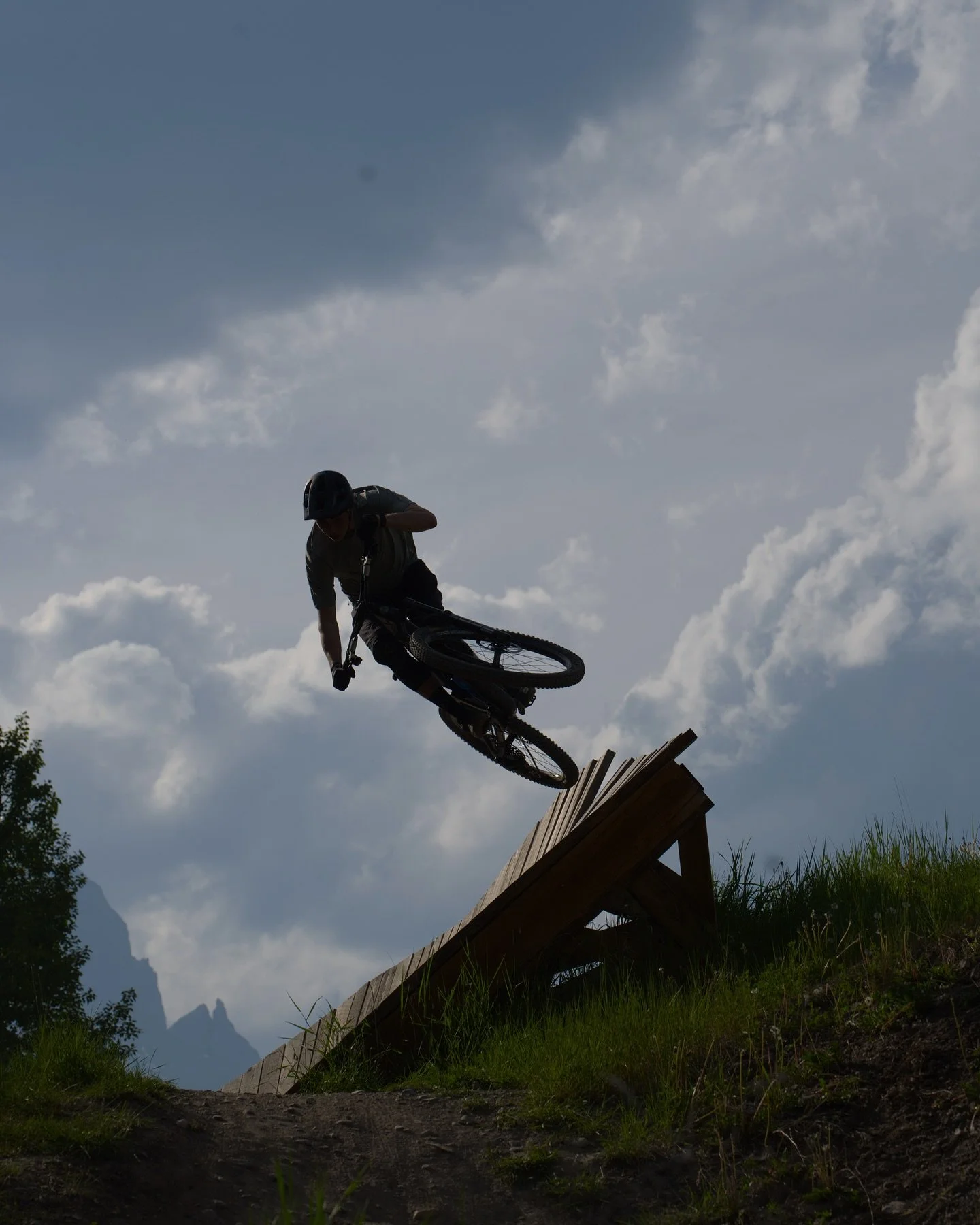 @jacobbaggott  gave me a taste of what he can do on is Ripmo at the CNC this week on is new #ibisripmov3 🔥💨 more to come.
@ibiscycles