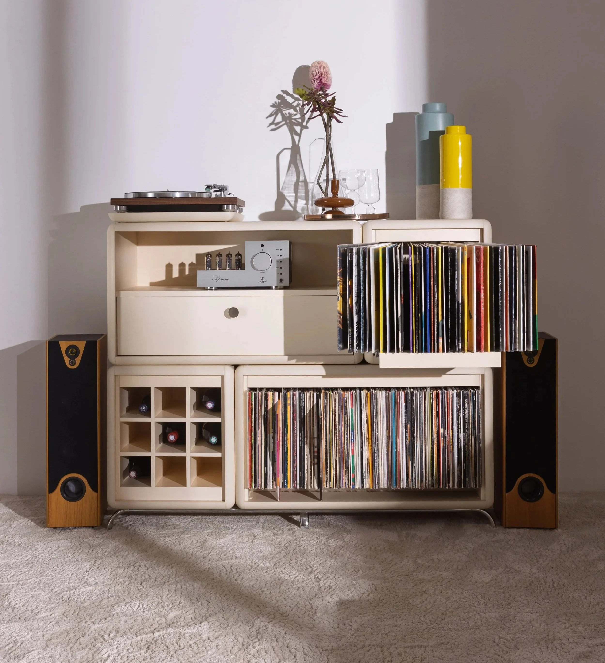 Curtis Signature Vinyl Piece by Groovaly with Bloom element open.