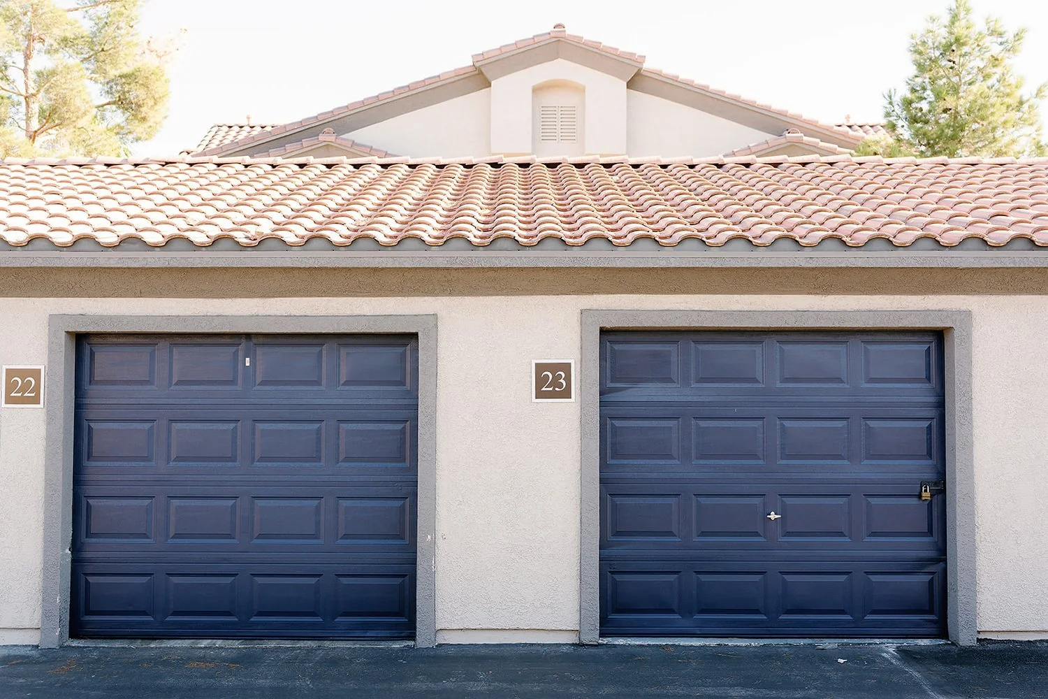 apartments with a garage las vegas