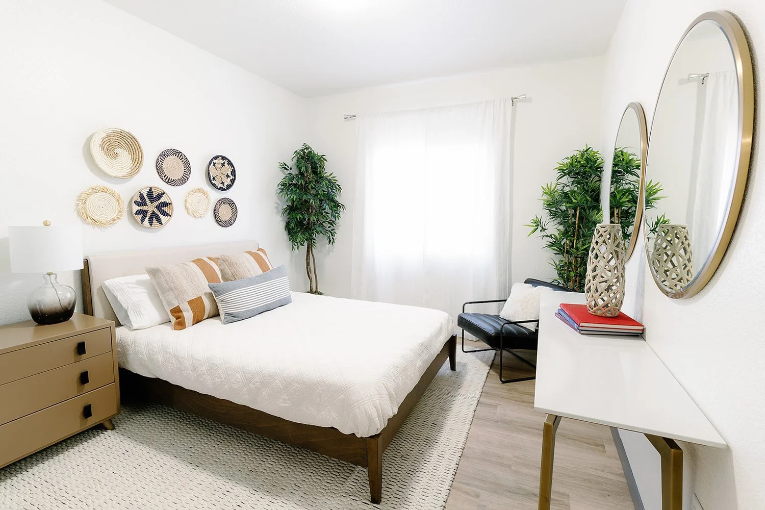 Apartments near Nellis AFB