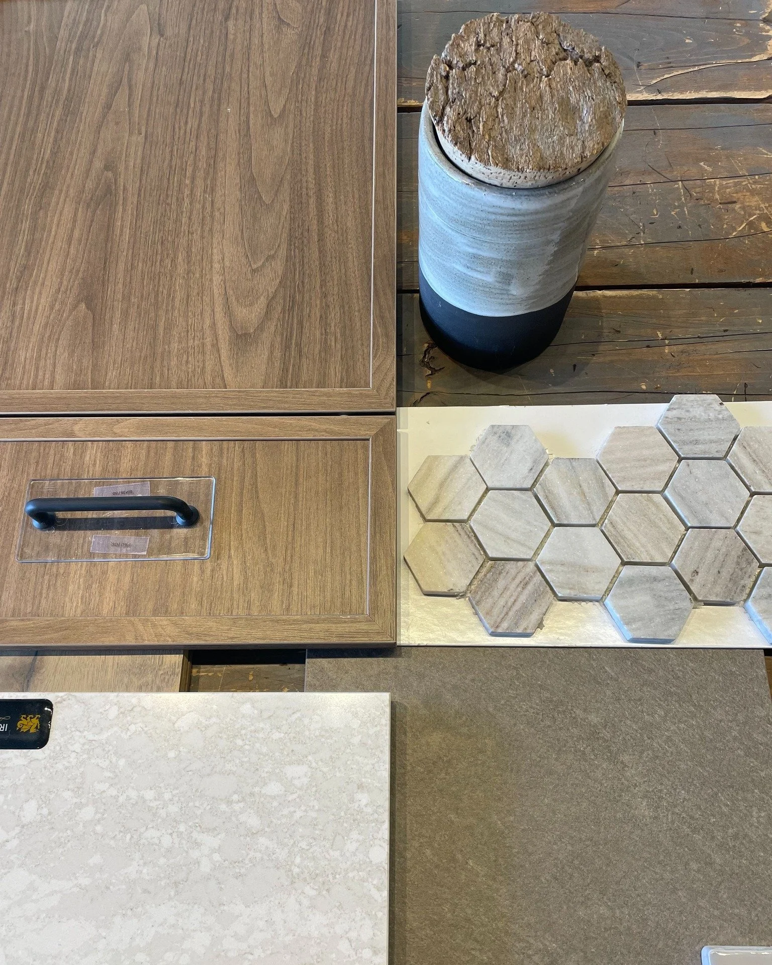 Happy Lay Flat Friday! 

.
.
.
 #designinspo #interiordesign #summitcountycolorado #updateyourhome #friscocolorado