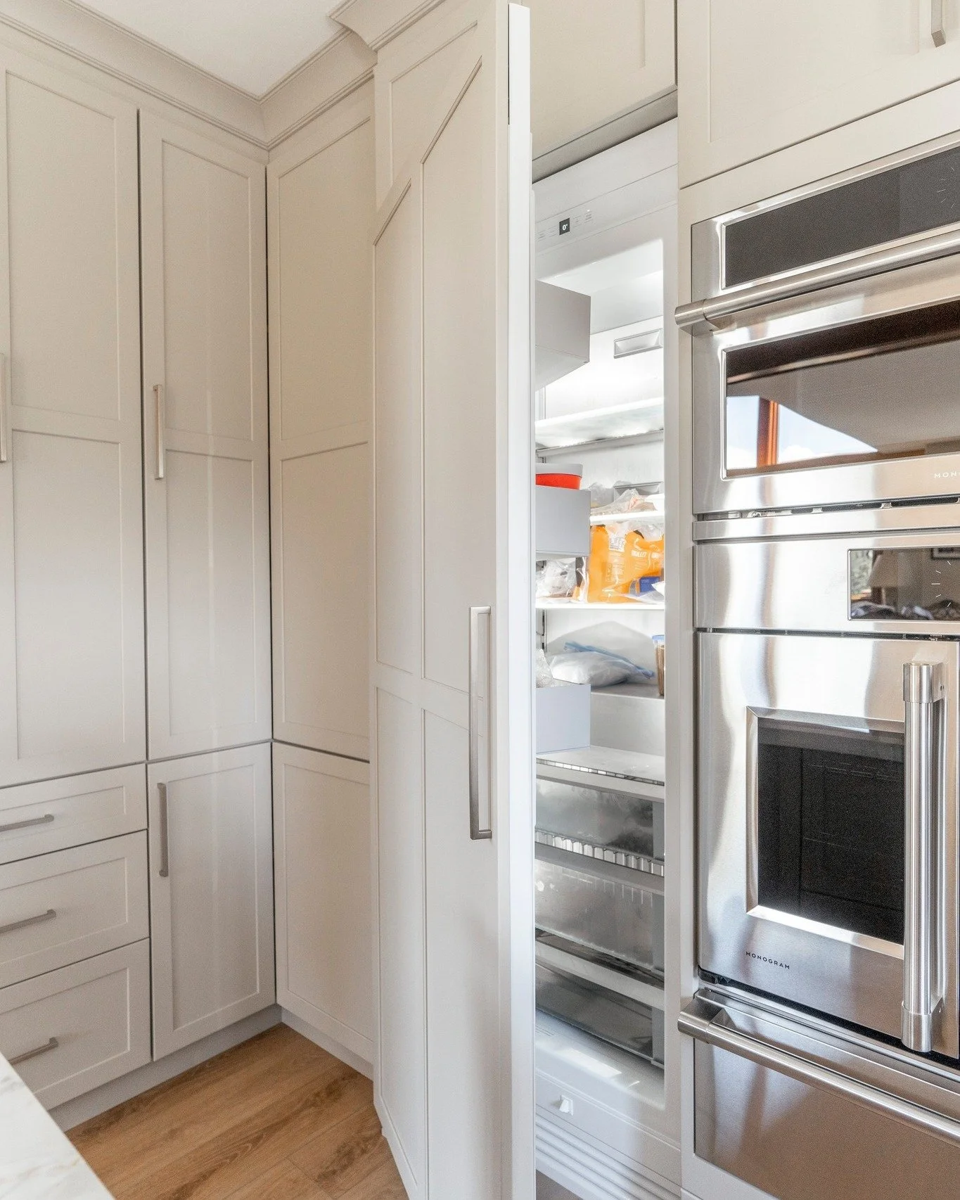 Custom-paneled appliances create that fully integrated, built-in feel, where function meets effortless style.

Contact us today to redesign the kitchen of your dreams!🤩

.
.
 #kitchengoals #kitchendesign #summitcountycolorado