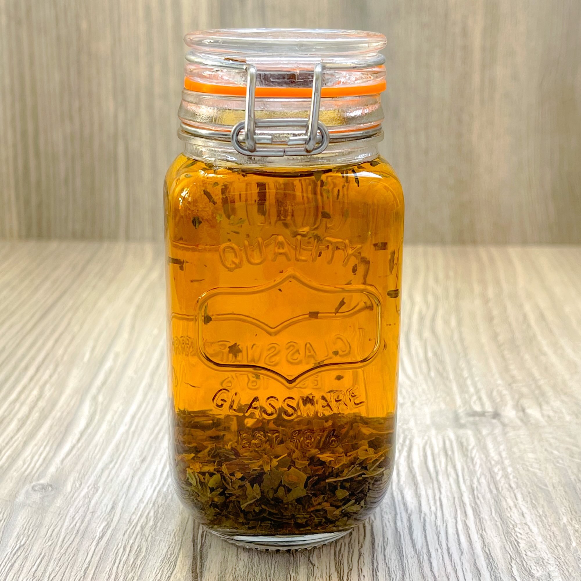 refreshmint-herbal-tea-blend-brewed.jpeg: brewed refreshmint herbal tea blend in a glass jar