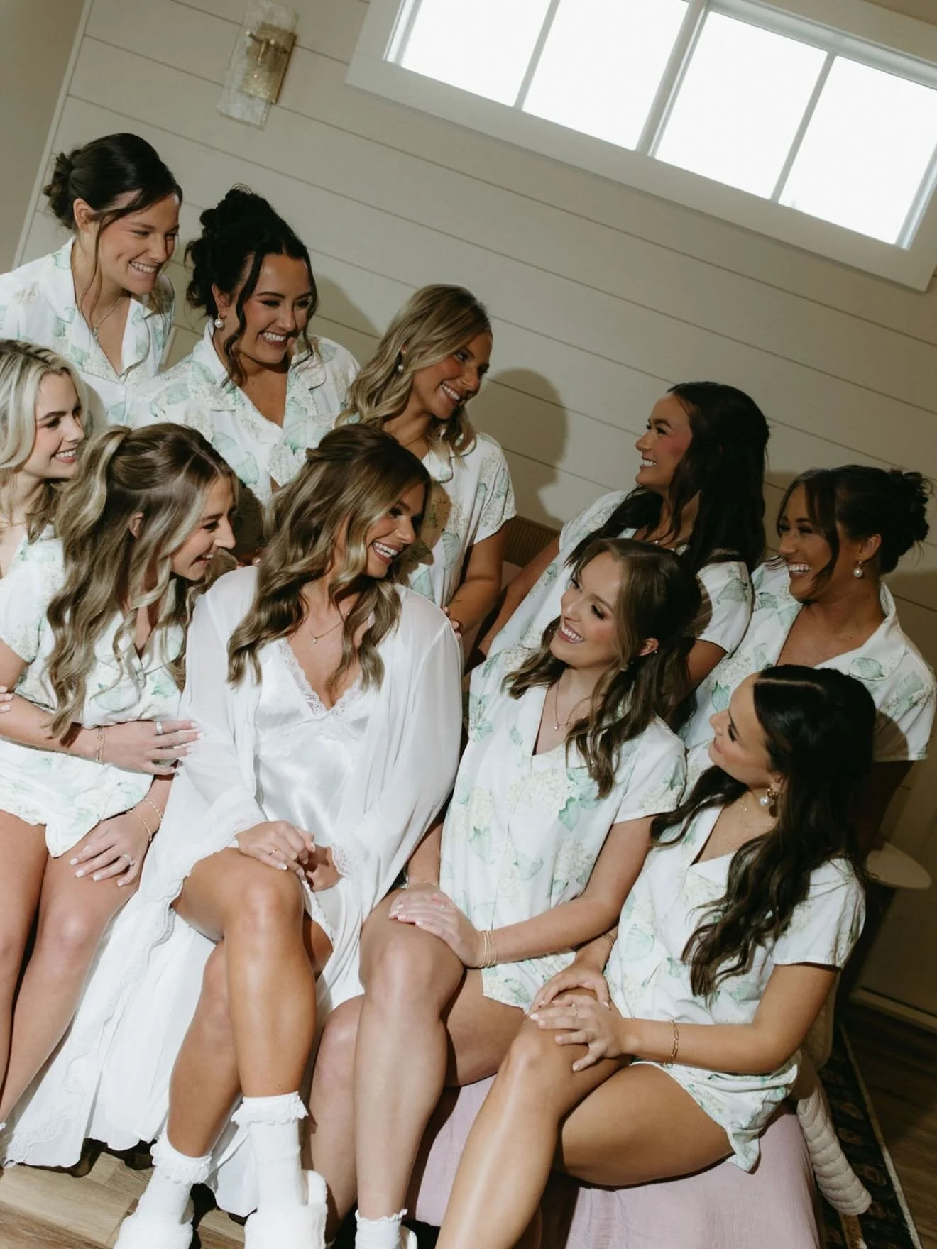 Our mid-century Executive Suite might just be the new fan-favorite getting-ready spot. Cozy PJs, your girls, the perfect light&hellip; yes please!! 

Every corner of The Woods at Hurst Mill was curated to make your photos look as magical as the day f