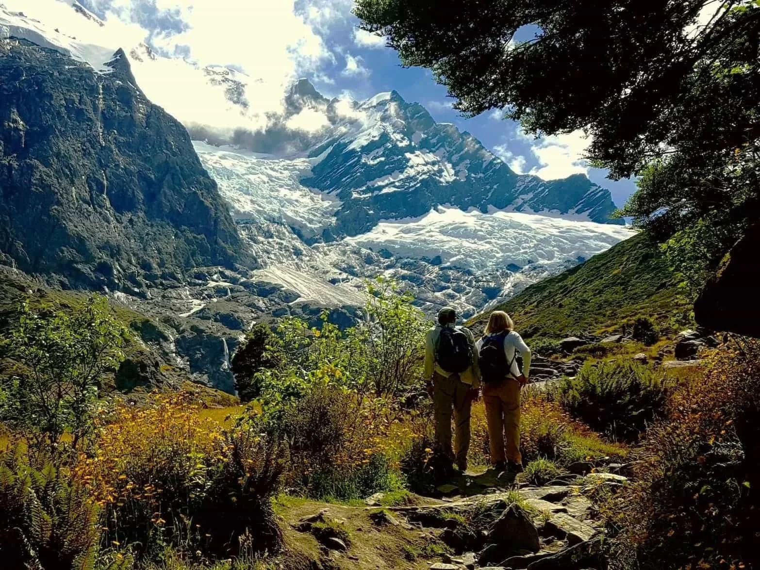 EWA%2Bcouple%2Bat%2Bvalley%2Bhead%2Band%2Bglacier_compressed.jpg