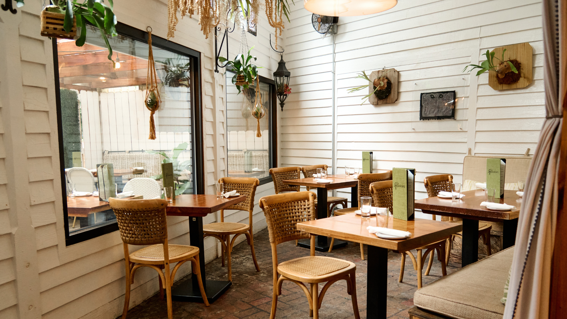 Ceviches-Dining-Room (5).png