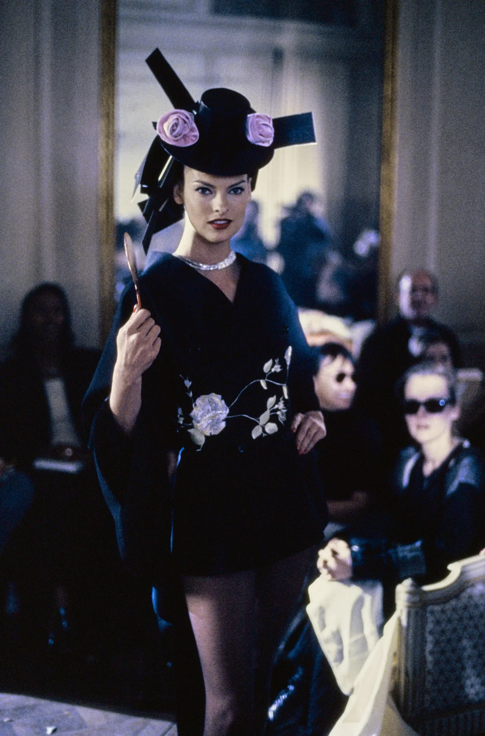 JOHN-GALLIANO-FALL-1994-RTW-01-LINDA-EVANGELISTA.jpg.webp