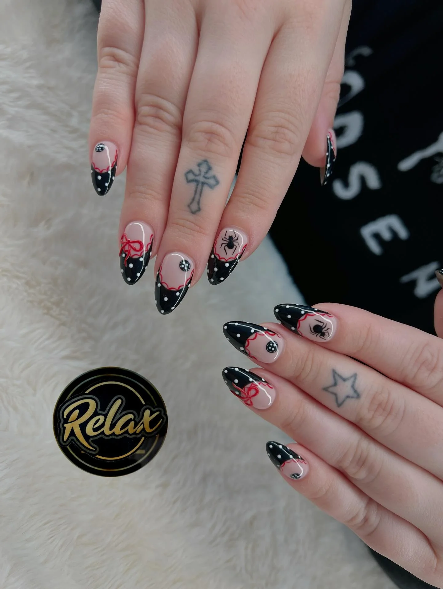 🕷️ Sweet but spooky
🎀 Polka dots, bows, and a little bite
🕸️ Cute enough to charm, sharp enough to scare.
#nails #nailart #nailsdesign
