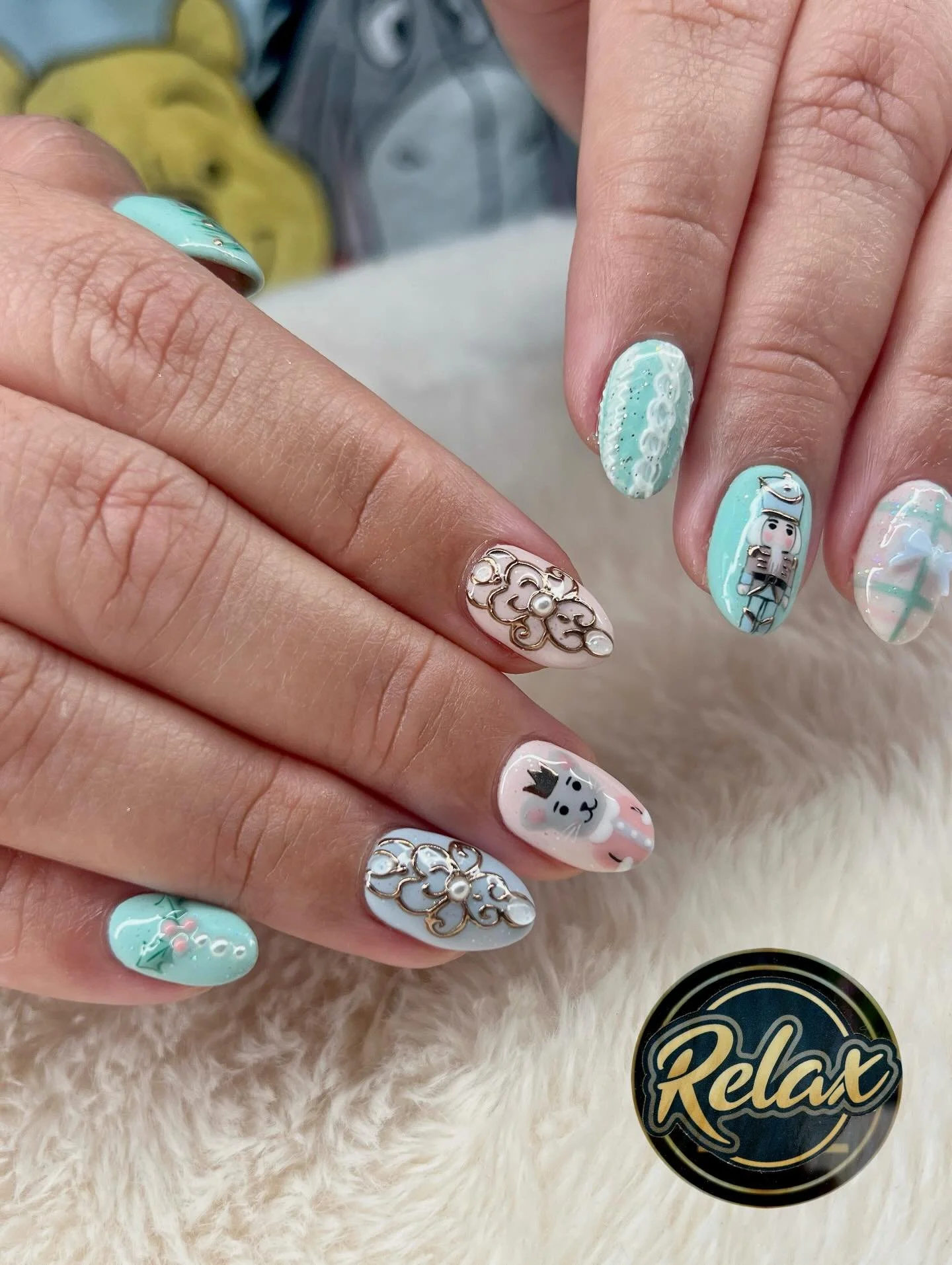 Dancing into winter wonderland ❄️🎀!! @nails_lashes_byluta #nails #nailsart #nailsdesign #winterlandscape❄️ #merryxmas