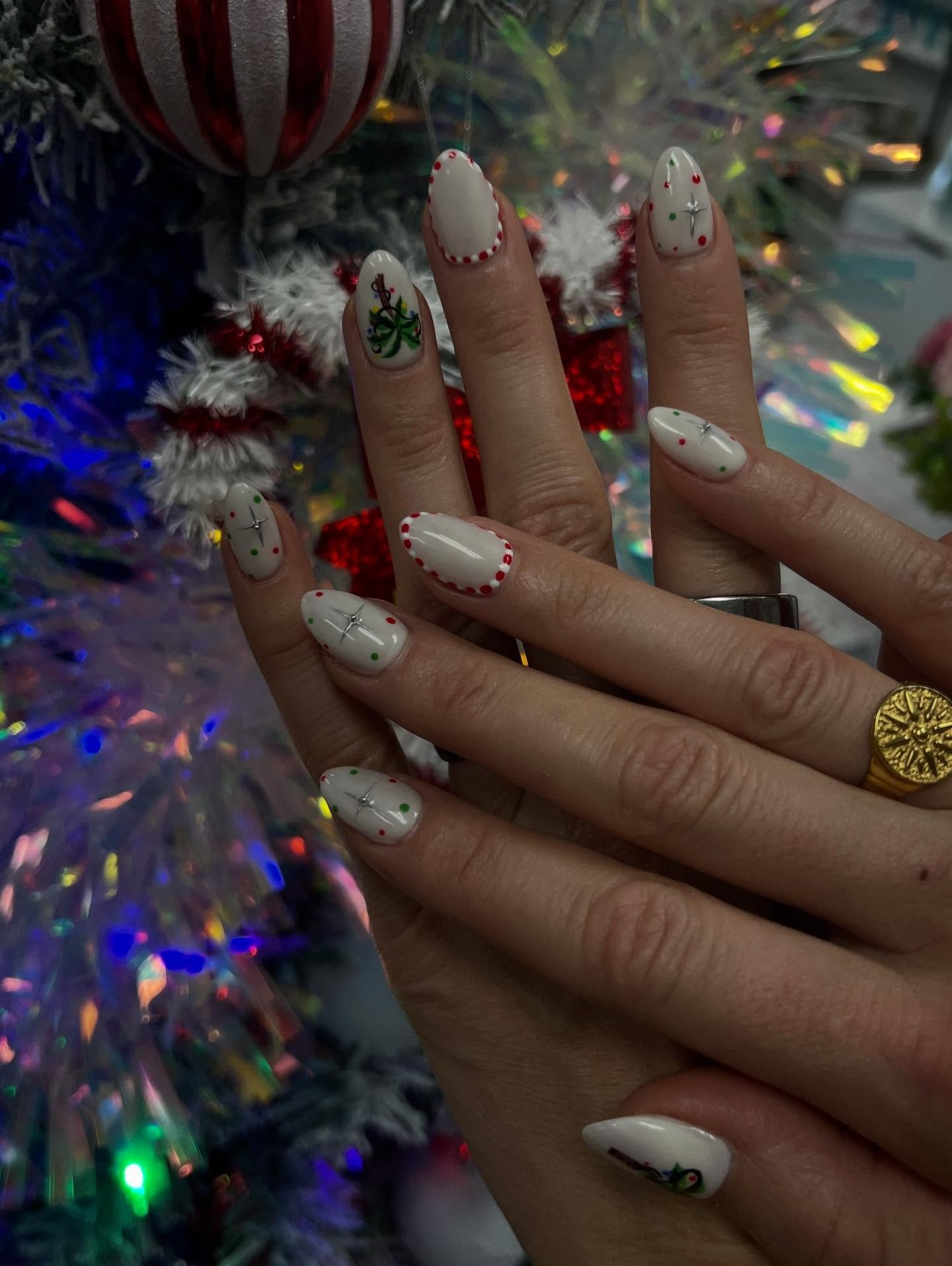 #xmas 🎄 #nail #nailart #naildesign #candycane #merryxmas #jinglebells #nailsnailsnails #nailofinstagram 🎅🎄🎁💝