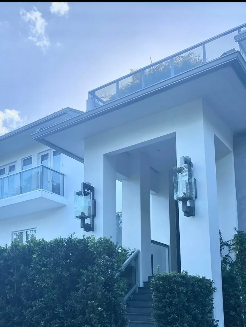 Built to protect. Installed to last
&bull;
&bull;
#xyzbca #viral #viralvideo #fy #fyp#foryou #foryour #foryoupage
#foryourpage #viral #xyzbca  #gutters #raingutters #seamlessaluminum #downspouts#homeimprovement #exterior #house #home #canales  #speci