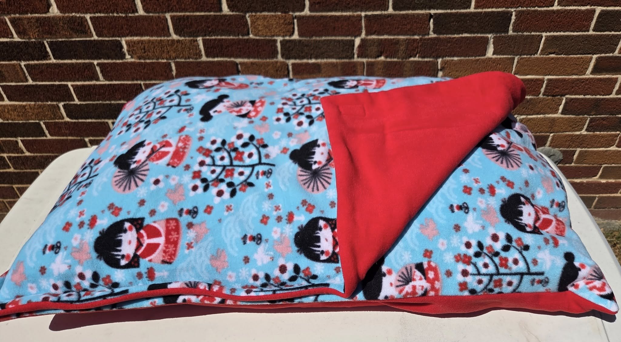 FLEECE POUCHIE BED- FREE SHIPPING IN THE USA