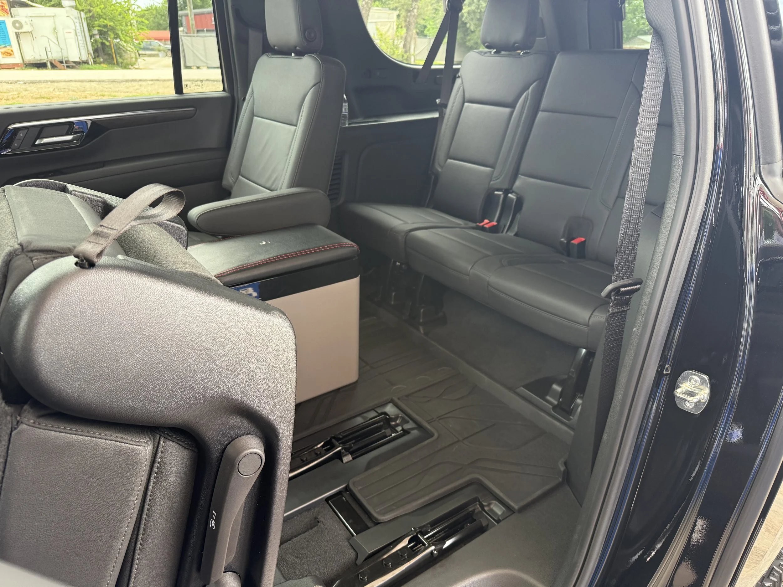 Flexible seating arrangements and expansive cargo space make it easy to accommodate both passengers and luggage without sacrificing comfort.