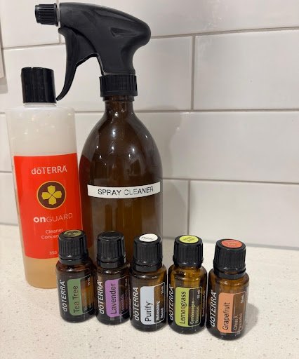 spray-bottle-home-made-spray-cleaner-onguard-essential-oils-bottles