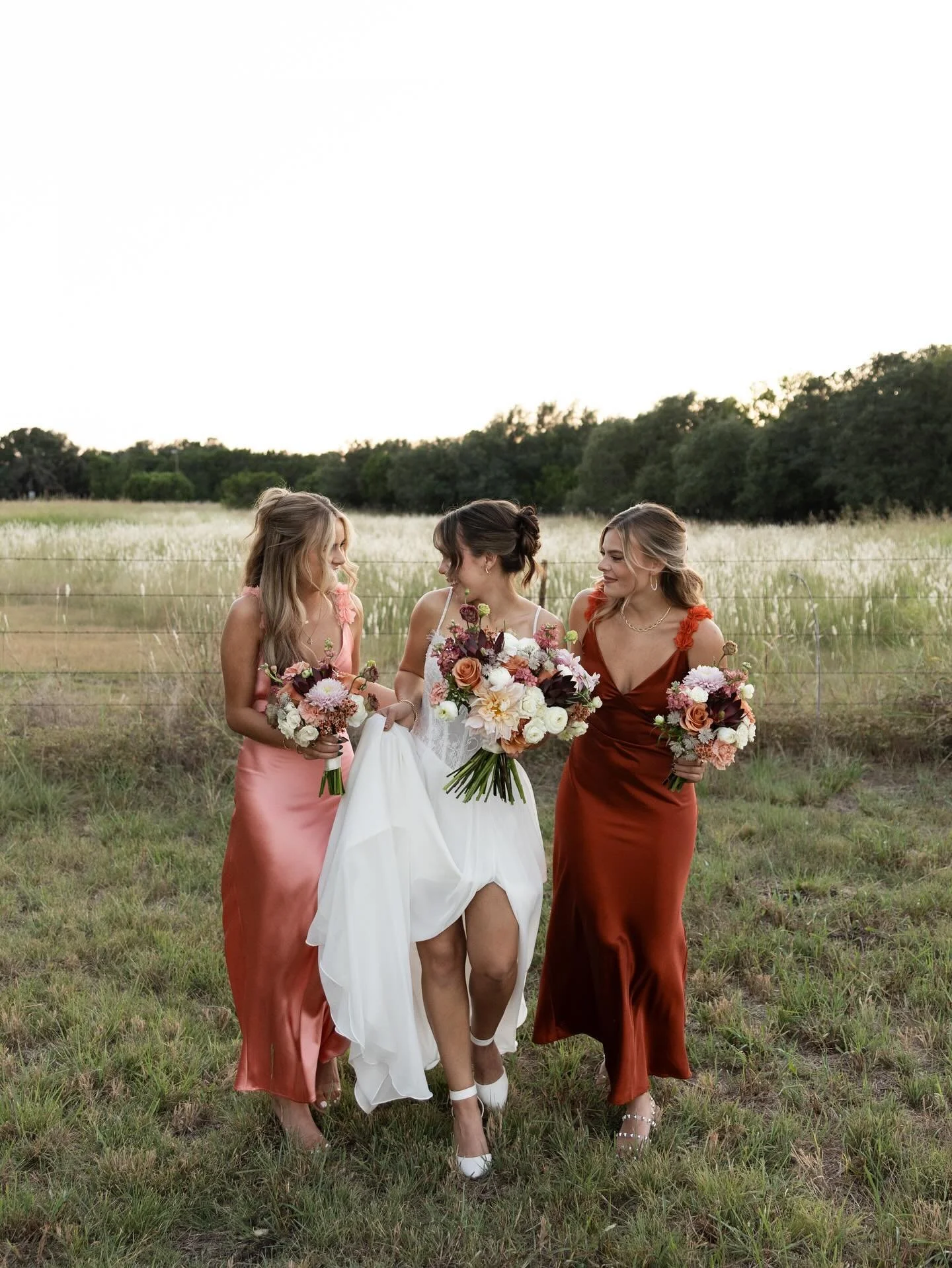 Soft fall colors + sweet moments with a bride and her people 💕

Venue: @prairiechapelplace
Planner/Styled by: @bluelilyweddingco
Photography/Videography: @thestoriecollective
Florals: @thewildflower_cs
Dress: @georgiosbridal
Hair &amp; Makeup: @onth