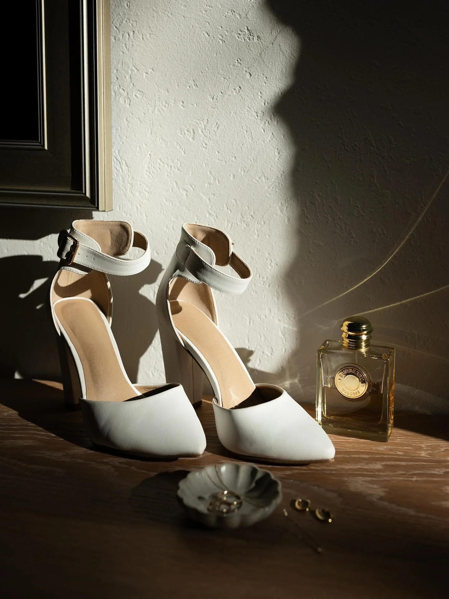 Wedding details are always my favorite and these are just stunning 💍✨🤍

Venue: @prairiechapelplace
Planner/Styled by: @bluelilyweddingco
Photography/Videography: @thestoriecollective
Florals: @thewildflower_cs
Dress: @georgiosbridal
Hair &amp; Make