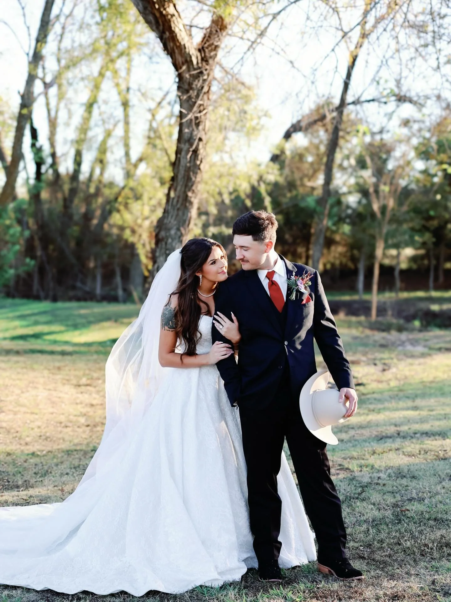 The Russells

Day of coordinator: @bluelilyweddingco 
Photography: @macykasnerphoto 
Videography: @theweddingfilmery 
Florals: @theflowermarketon7th 
Floral design: @gatherandgrowflorals 
Venue: @countylineevents
DJ: @texasdjphaze 
Hair &amp; Makeup: