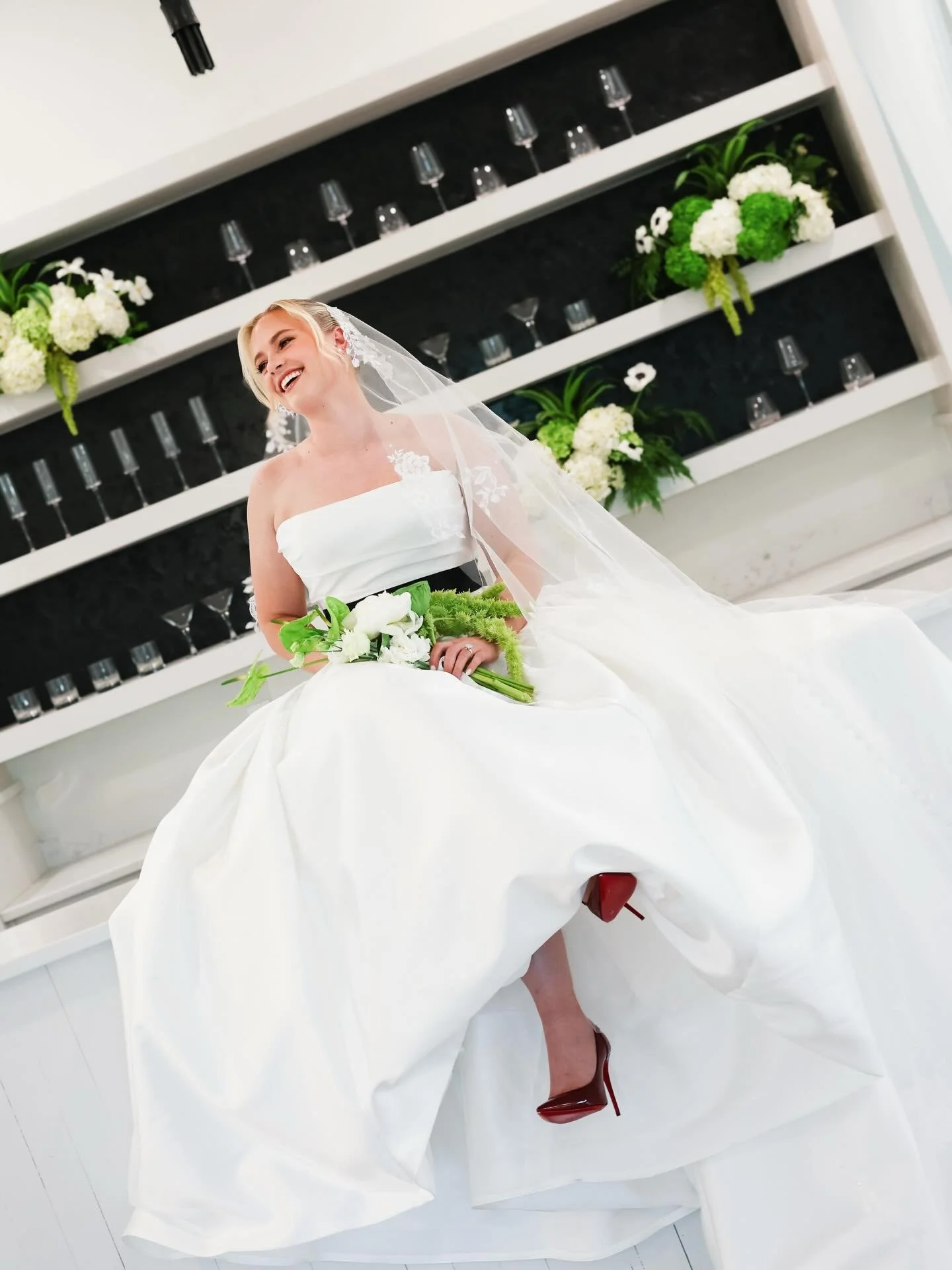Nothing says timeless &amp; elegant like black, white, and green 💚

Venue: @prairiechapelplace
Planner/Styled by: @bluelilyweddingco
Photography: @macykasnerphoto
Florals: @uprooted_pickery
Dress: @sloanebridal
Cake: @caketinibar.co
Hair &amp; Makeu