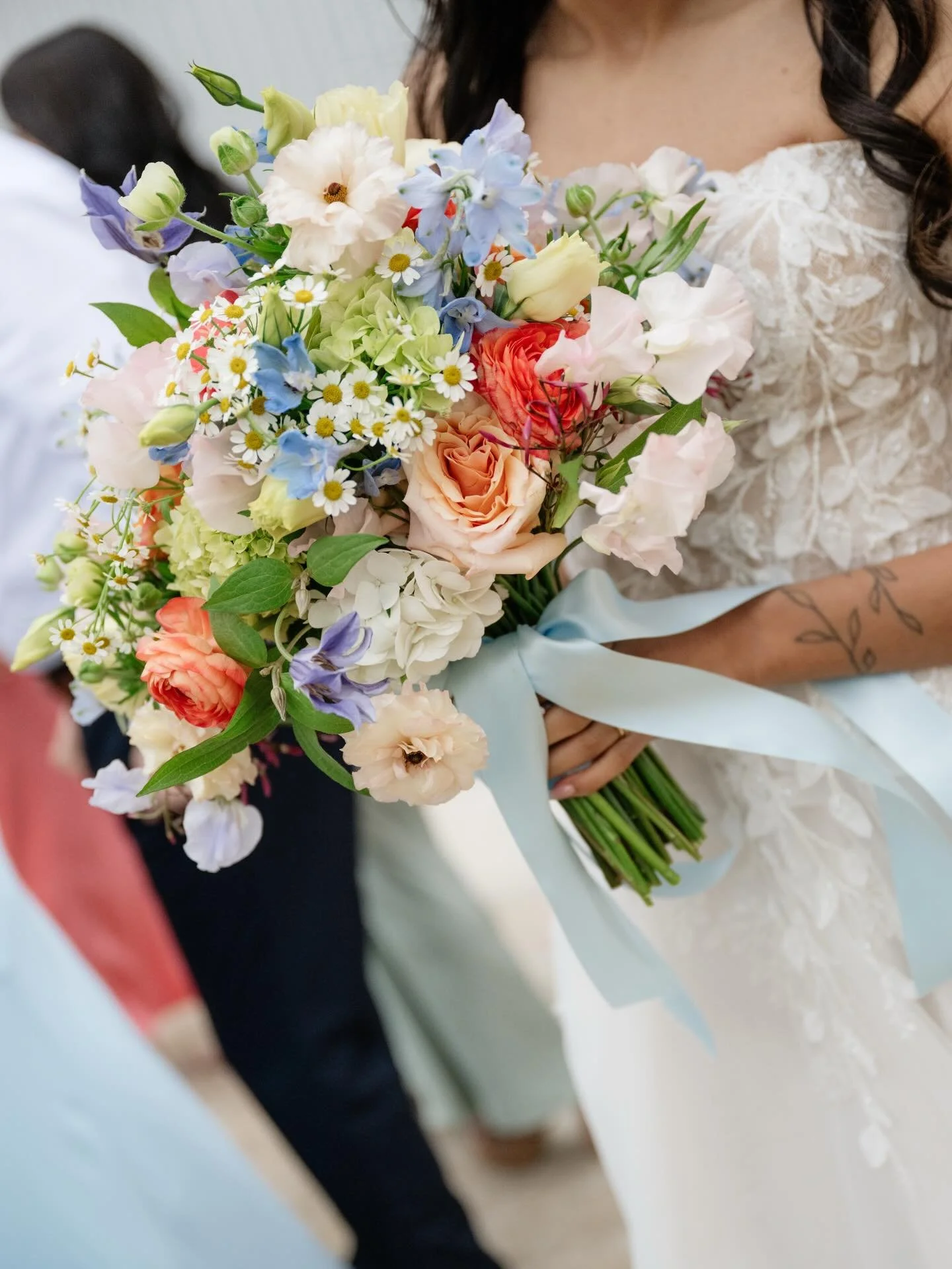florals that feel like everything you imagined 🌸 

Venue: @prairiechapelplace
Wedding Planner: @bluelilyweddingco
Photographer: @katewaldis
Florals: @wolfeflorist 

#weddingflowers #bridalbouquet #springweddingflowers #springwedding