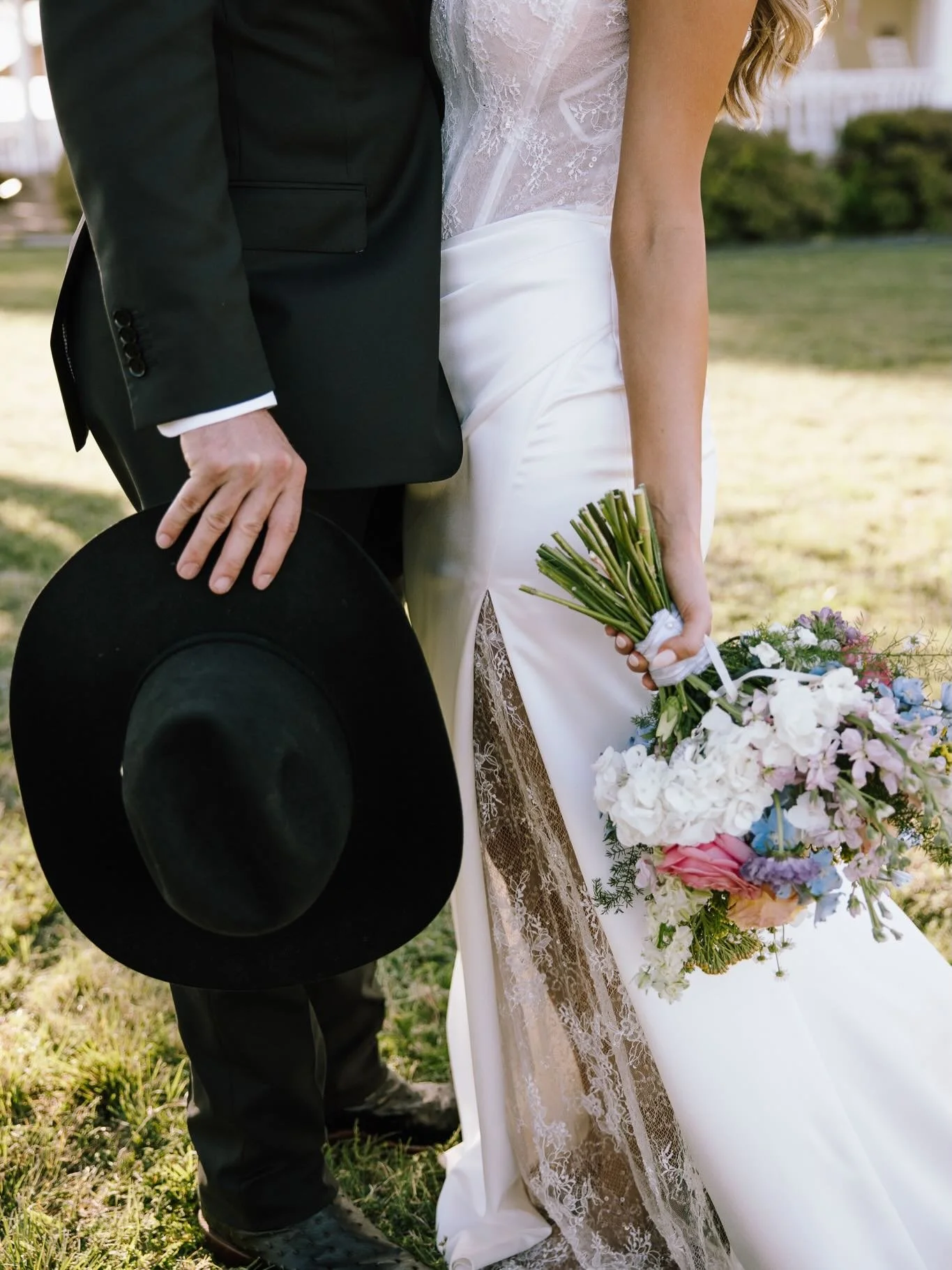 More details from Ashton &amp; Tyler&rsquo;s wedding day 🤍 They&rsquo;re just perfect!!!

Venue | @thefarmhouse1905
Wedding Planner | @bluelilyweddingco
Photographer | @sarahsmiles_photo_
Florals | @uprooted_pickery
Desserts | @lottiescookiesandcake