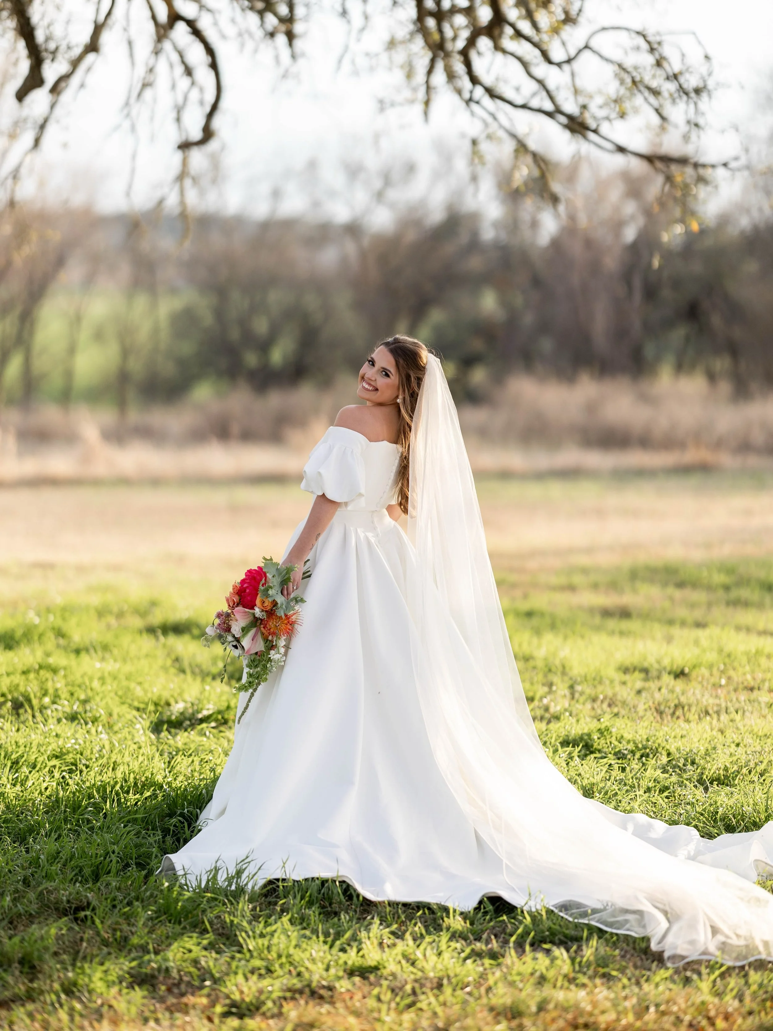 we heard bold colors are IN 🧡

Venue | @lariomansion
Planner/Styled by | @bluelilyweddingco
Photographer | @redbranchphotoandfilm
Florals | @bloomingalsfloral
Dress | @georgiosbridal
Hair &amp; Makeup | @cy.artistry
Cake | @sweetness_desserts
Rental