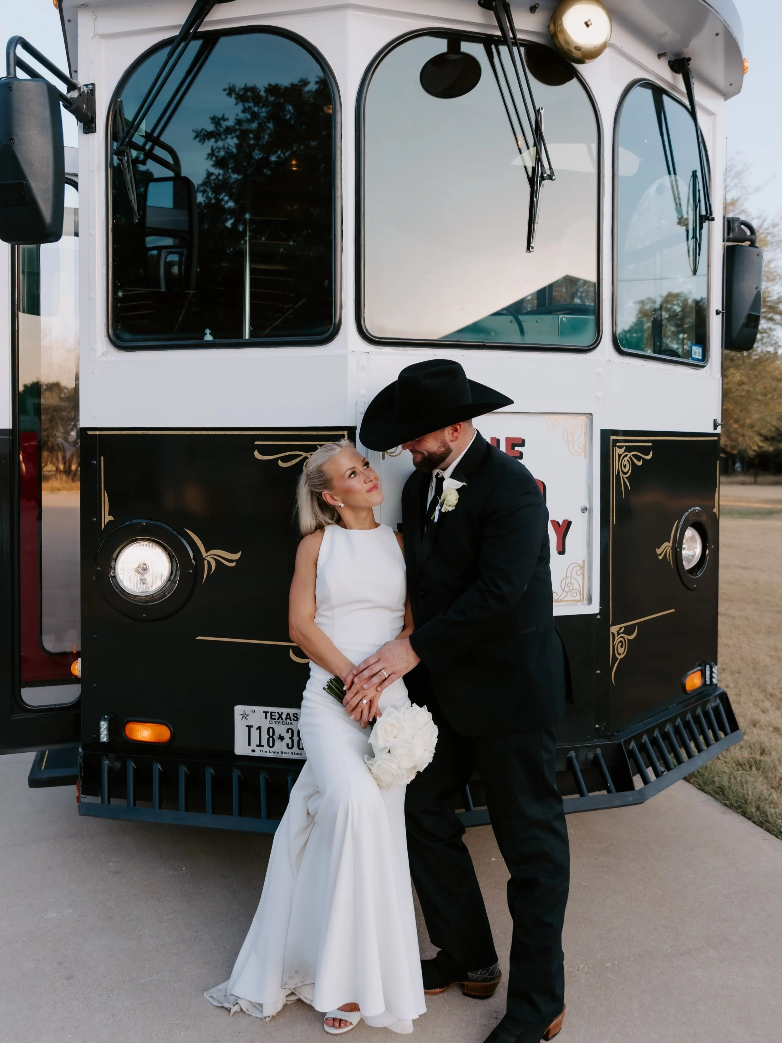 The Mitchells 🕊️🍸💍

Venue | @prairiechapelplace
Wedding Planner | @bluelilyweddingco
Photographer | @emmacatemcnewphotography
Videographer | @epweddingfilms
Florals | @hollyandtwinee
Catering | @georgeswaco
Cake | @lucispastry
Bartender | Missy
Co