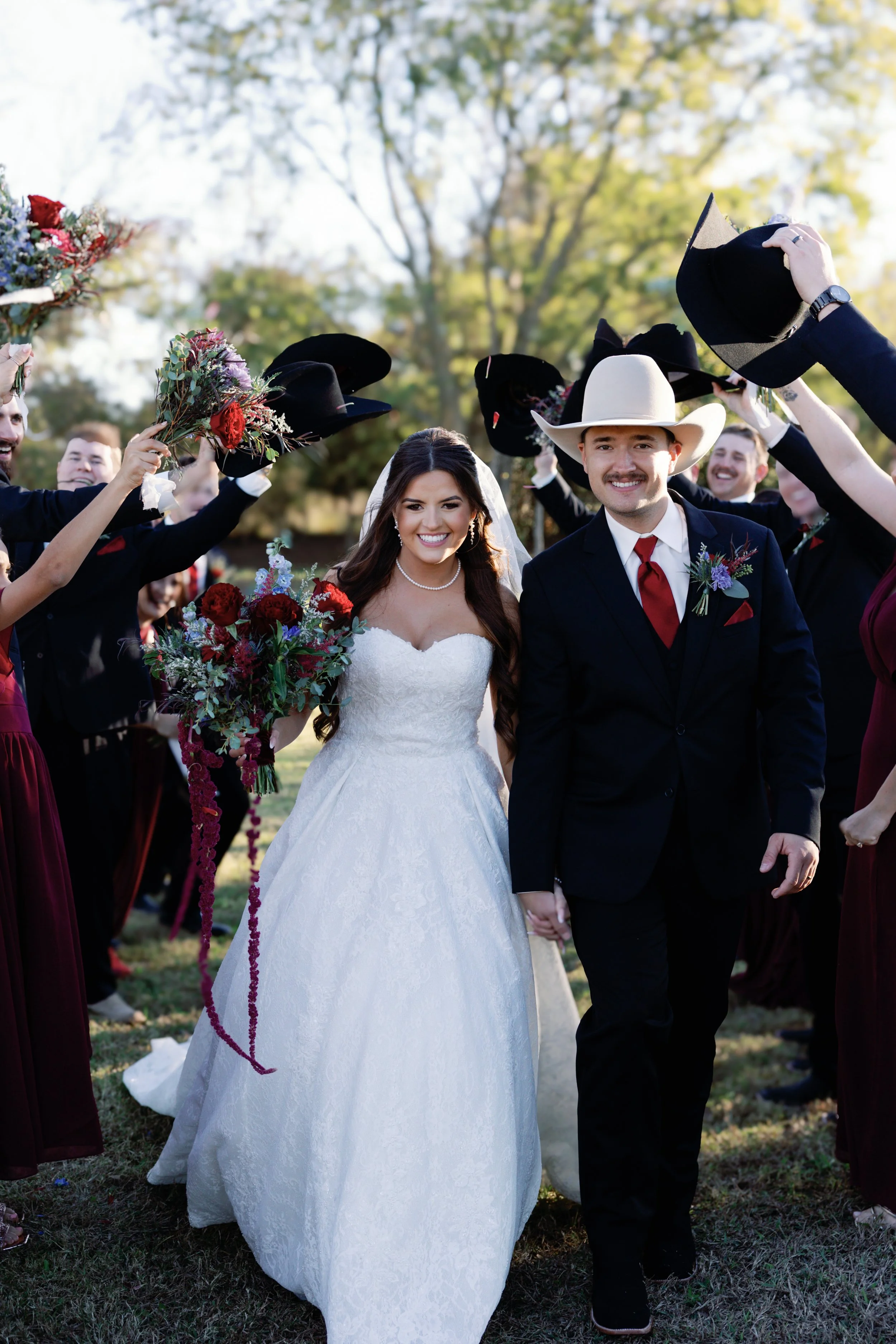 Bride and groom with their bridesmaids and groomsmen