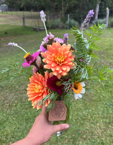 small_seasonal_flower_arrangement2.png